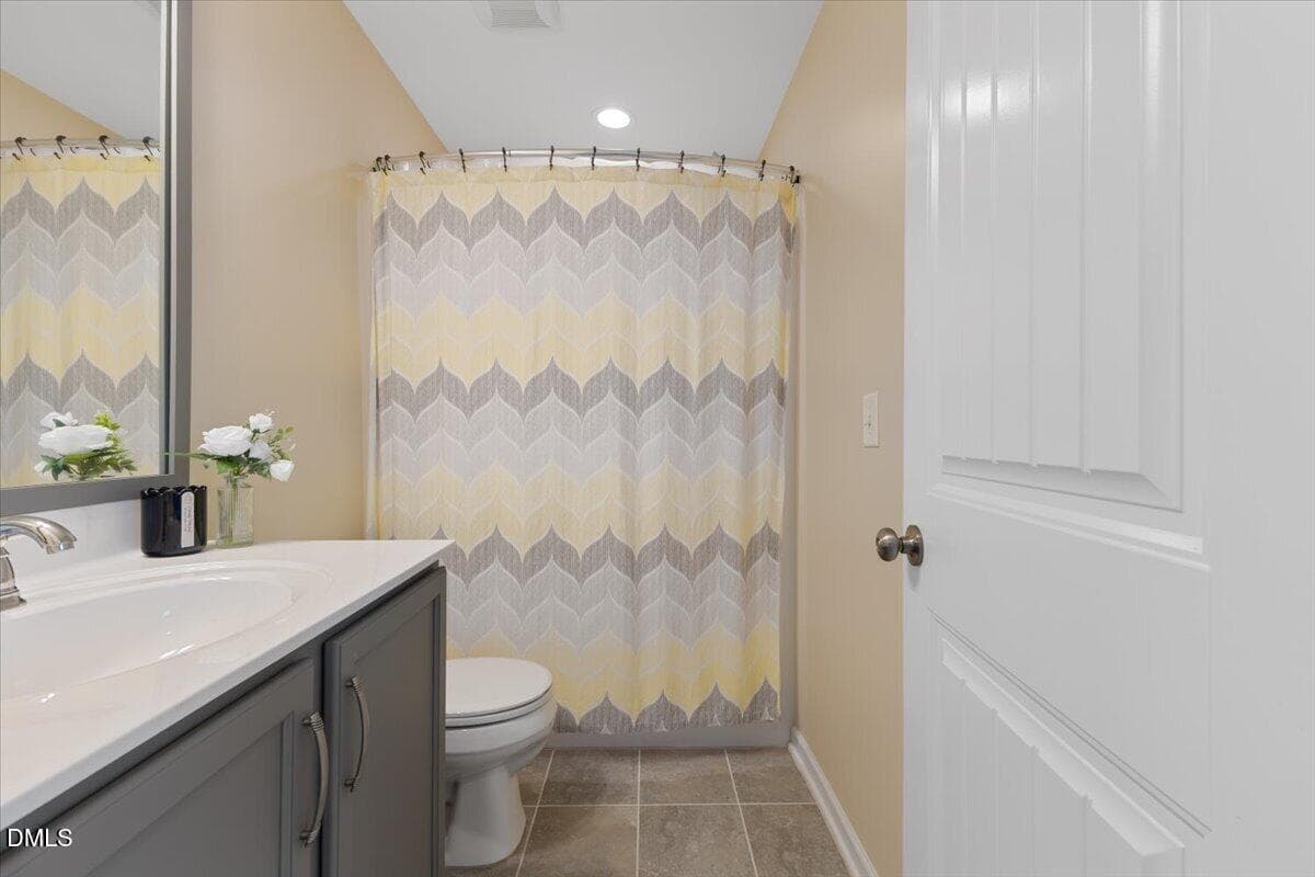Full en-suite bathroom - 819 Lake Artesia Lane, Fuquay Varina, NC 27526