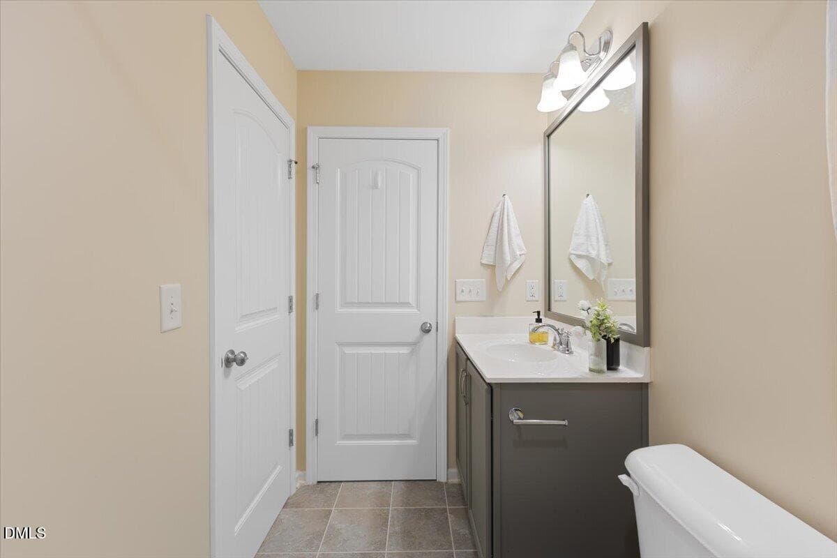 Full en-suite bathroom - 819 Lake Artesia Lane, Fuquay Varina, NC 27526