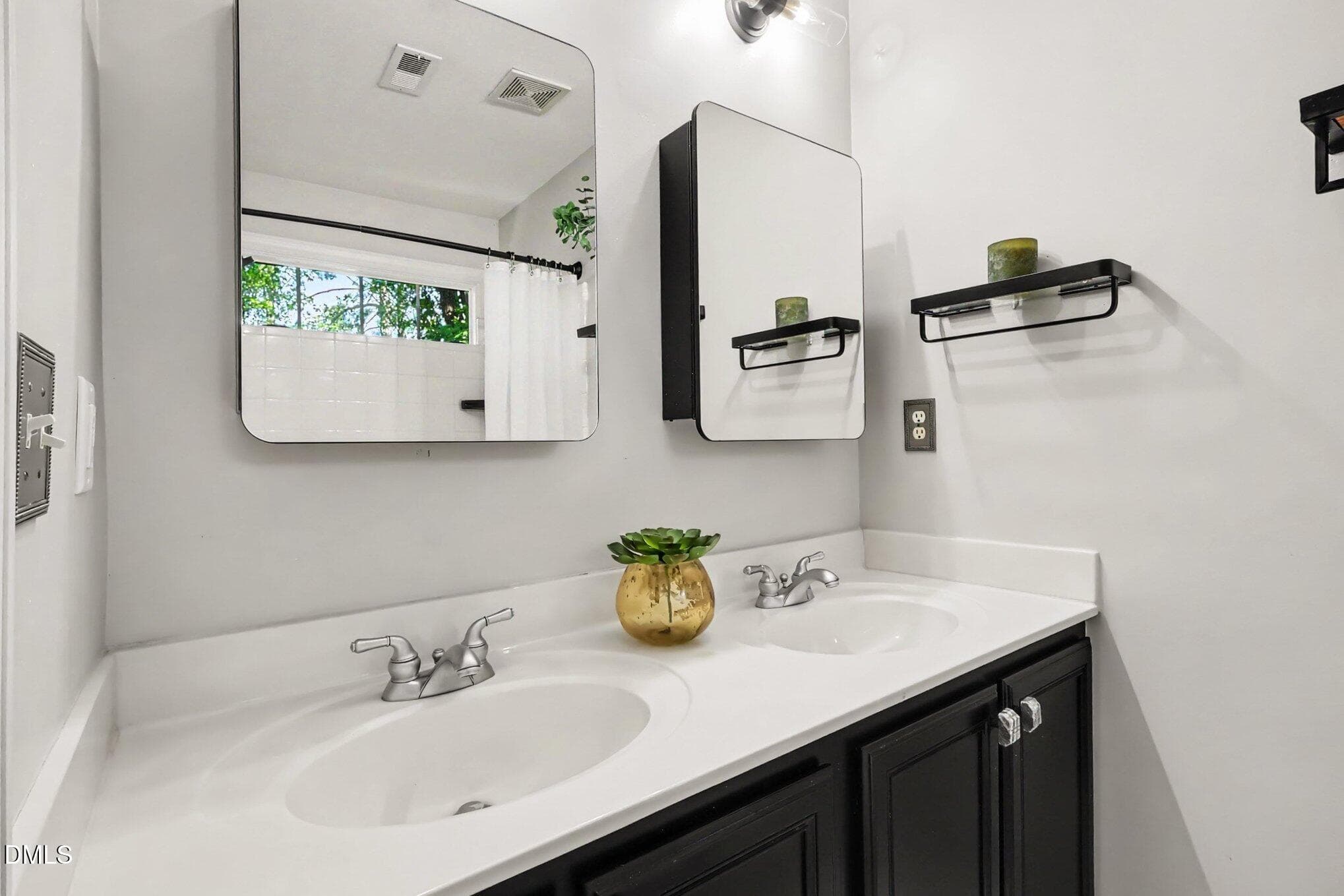 Primary En-Suite Bath - 2243 Bellaire Avenue, Raleigh, NC 27608, Raleigh