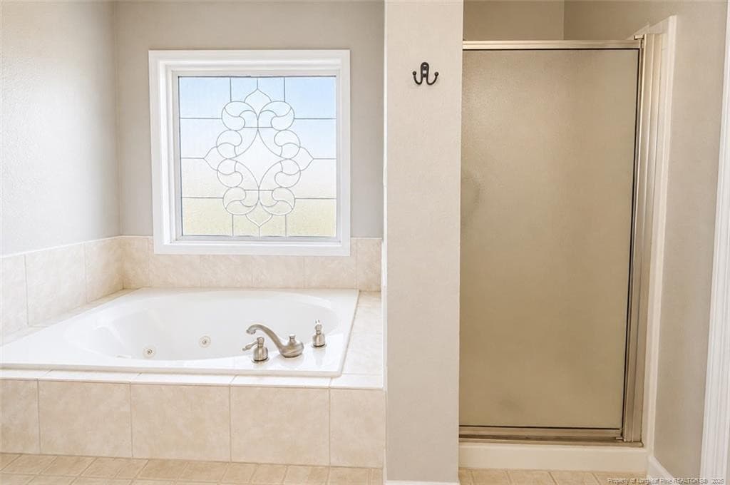 Jetted Tub / Separate Shower - 1918 Sunshine Court, Hope Mills, NC 28348