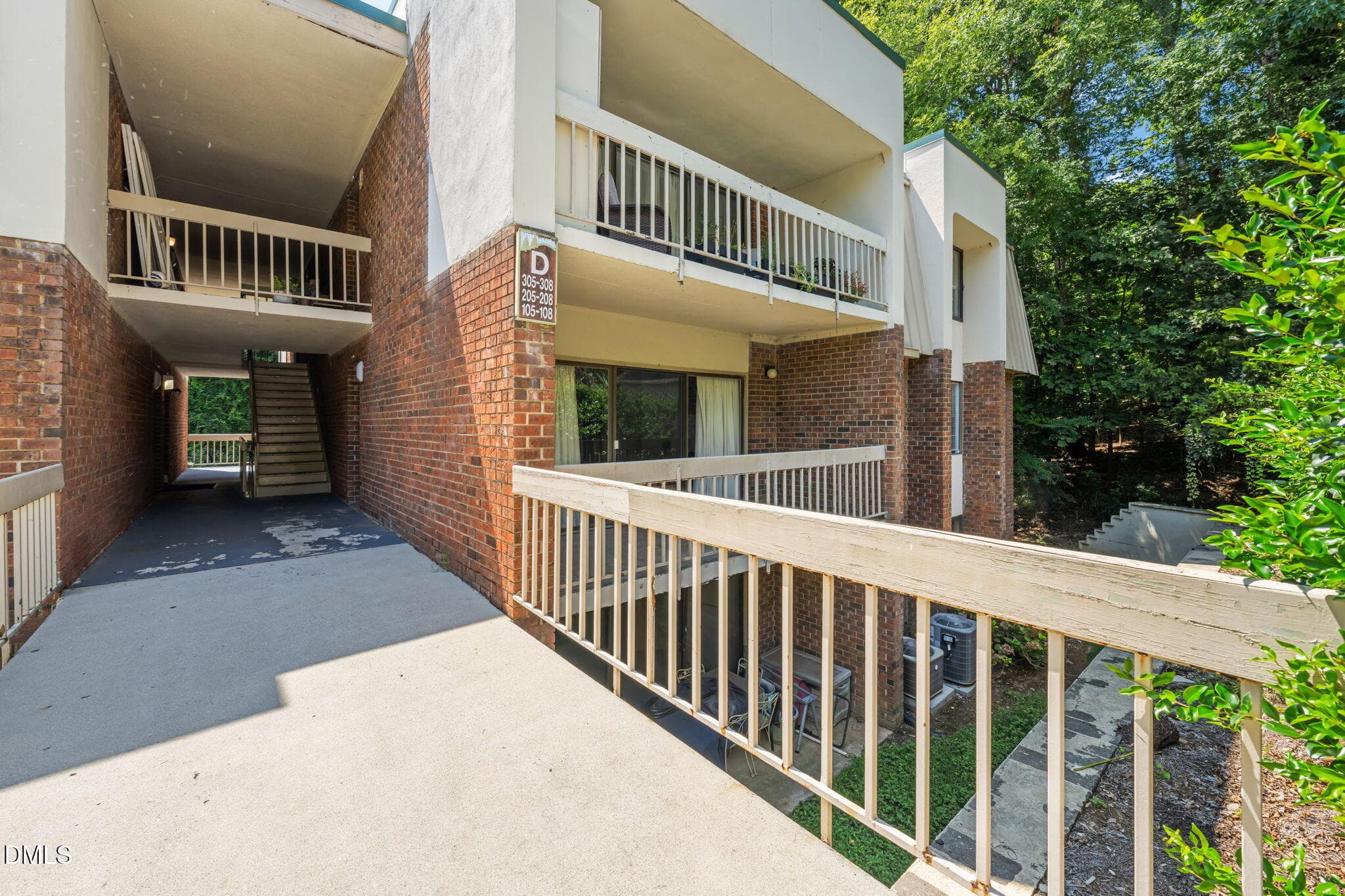 1-web-or-mls-untitled-25 - 500 Umstead Drive 208, Chapel Hill, NC 27516, Chapel Hill