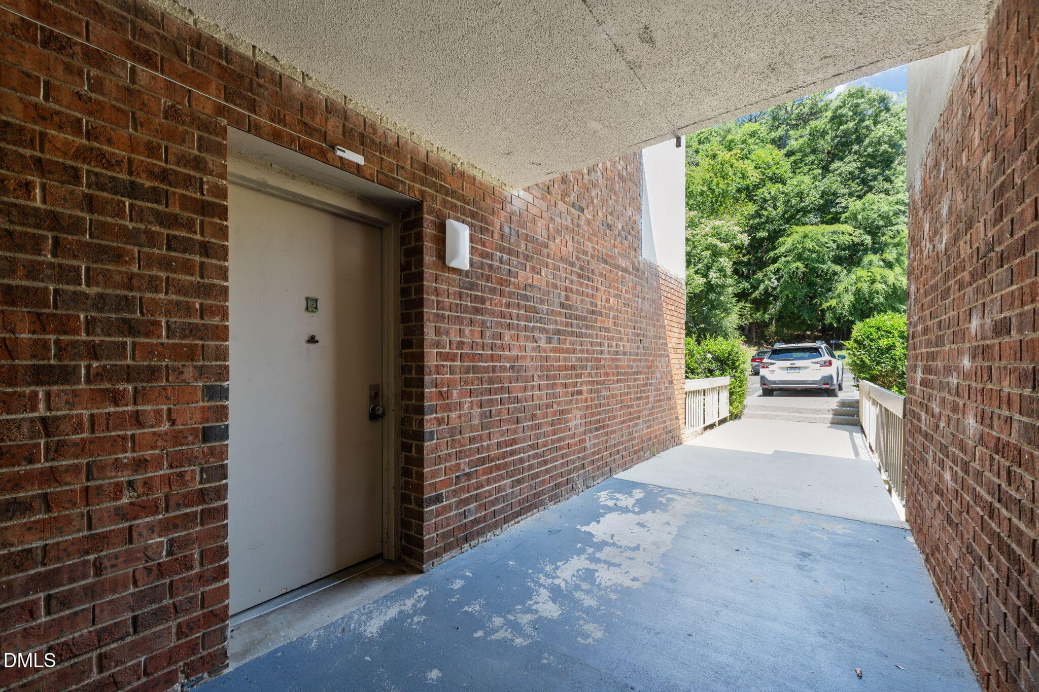 2-web-or-mls-untitled-23 - 500 Umstead Drive 208, Chapel Hill, NC 27516, Chapel Hill
