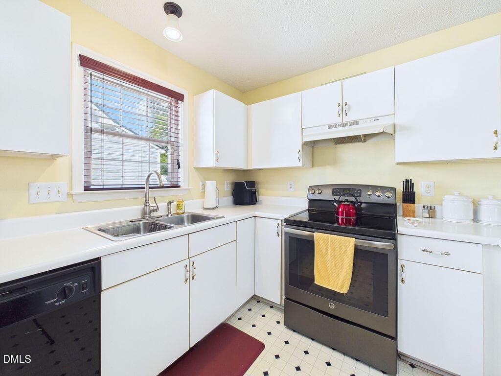 Kitchen - 2301 Lockwood Folly Lane, Raleigh, NC 27610, Raleigh