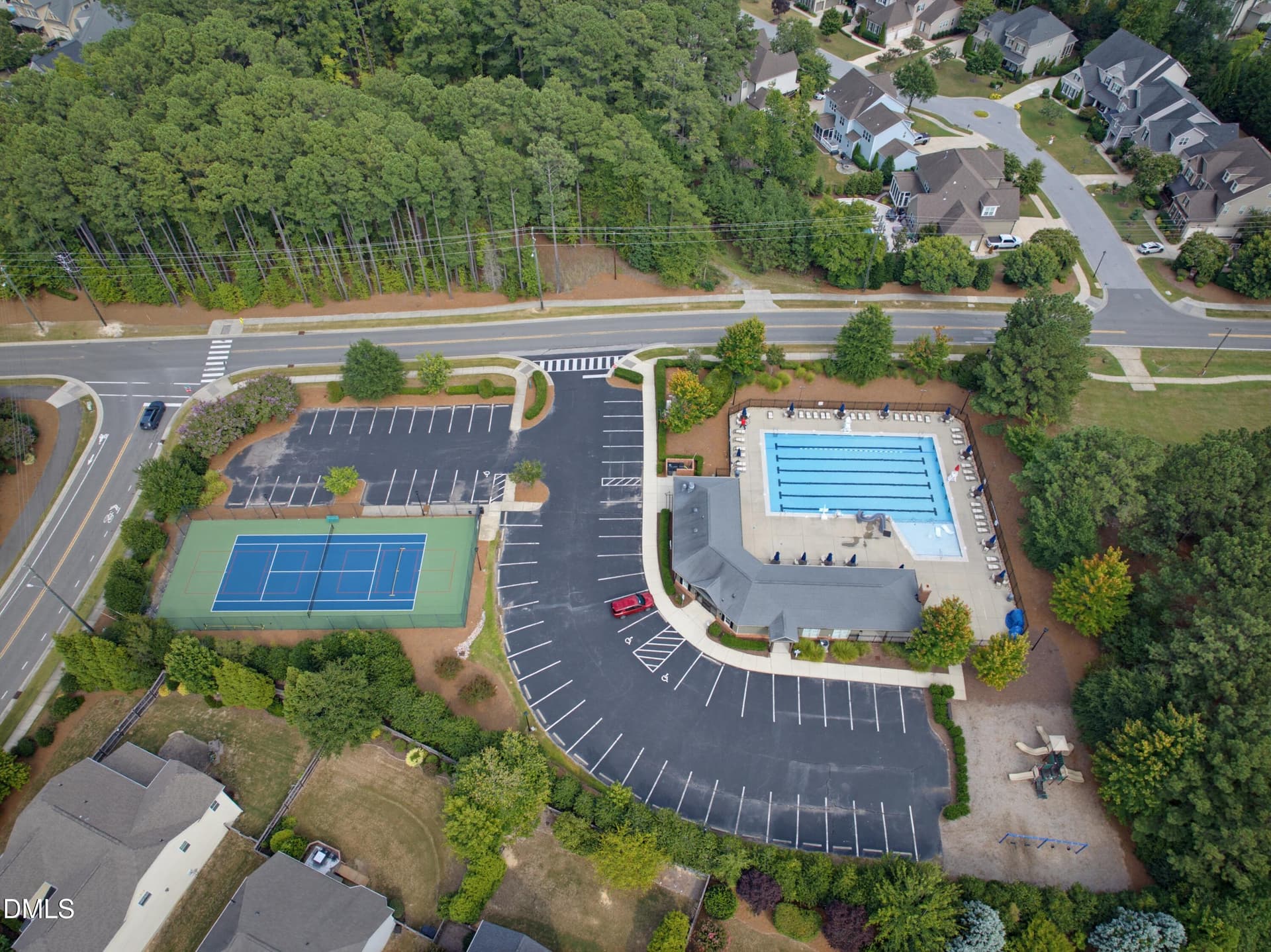 Community pool - 2804 Lumber River Trail, Apex, NC 27502