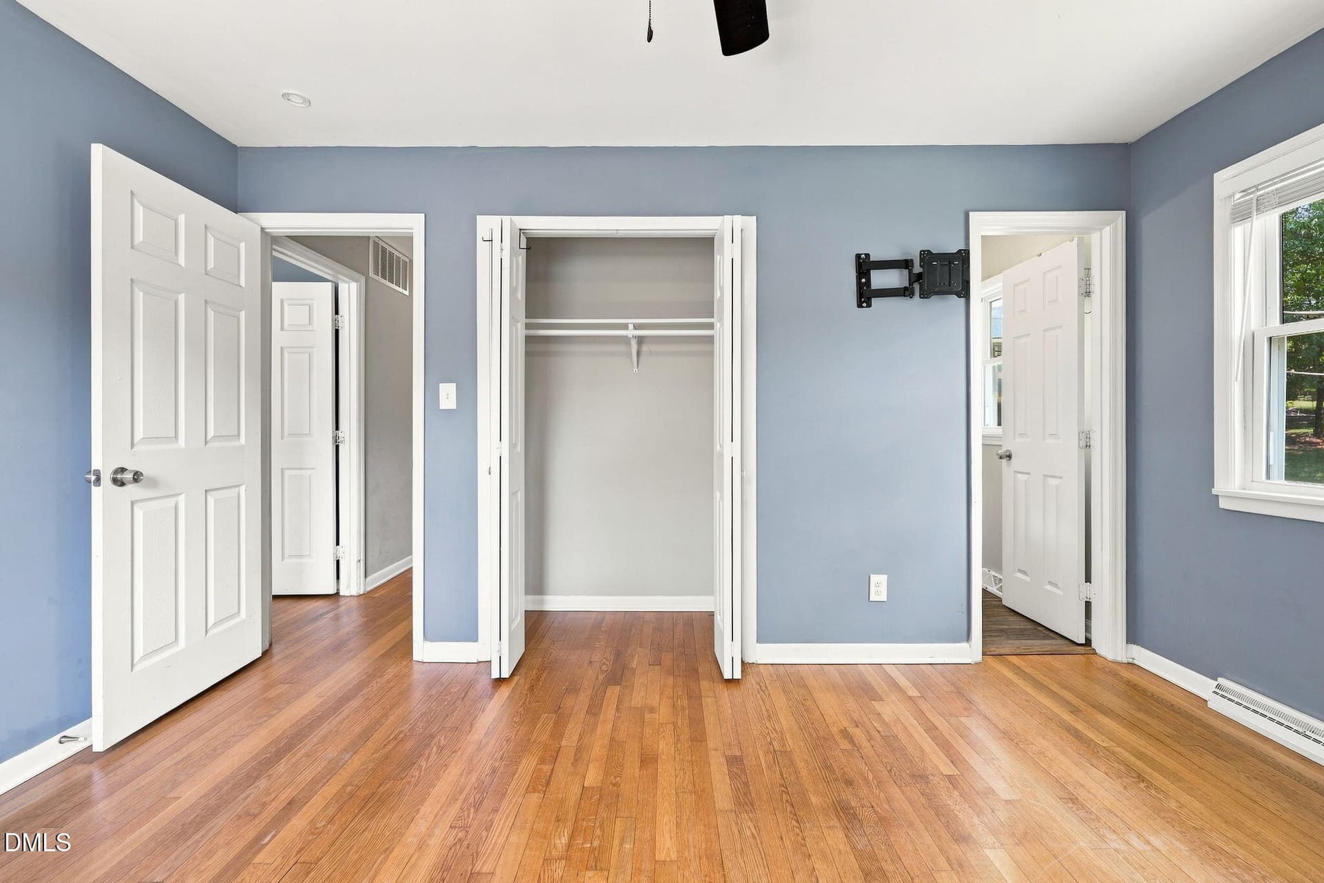 17-web-or-mls-6S8A8458 - 2405 Denver Drive, Greensboro, NC 27406