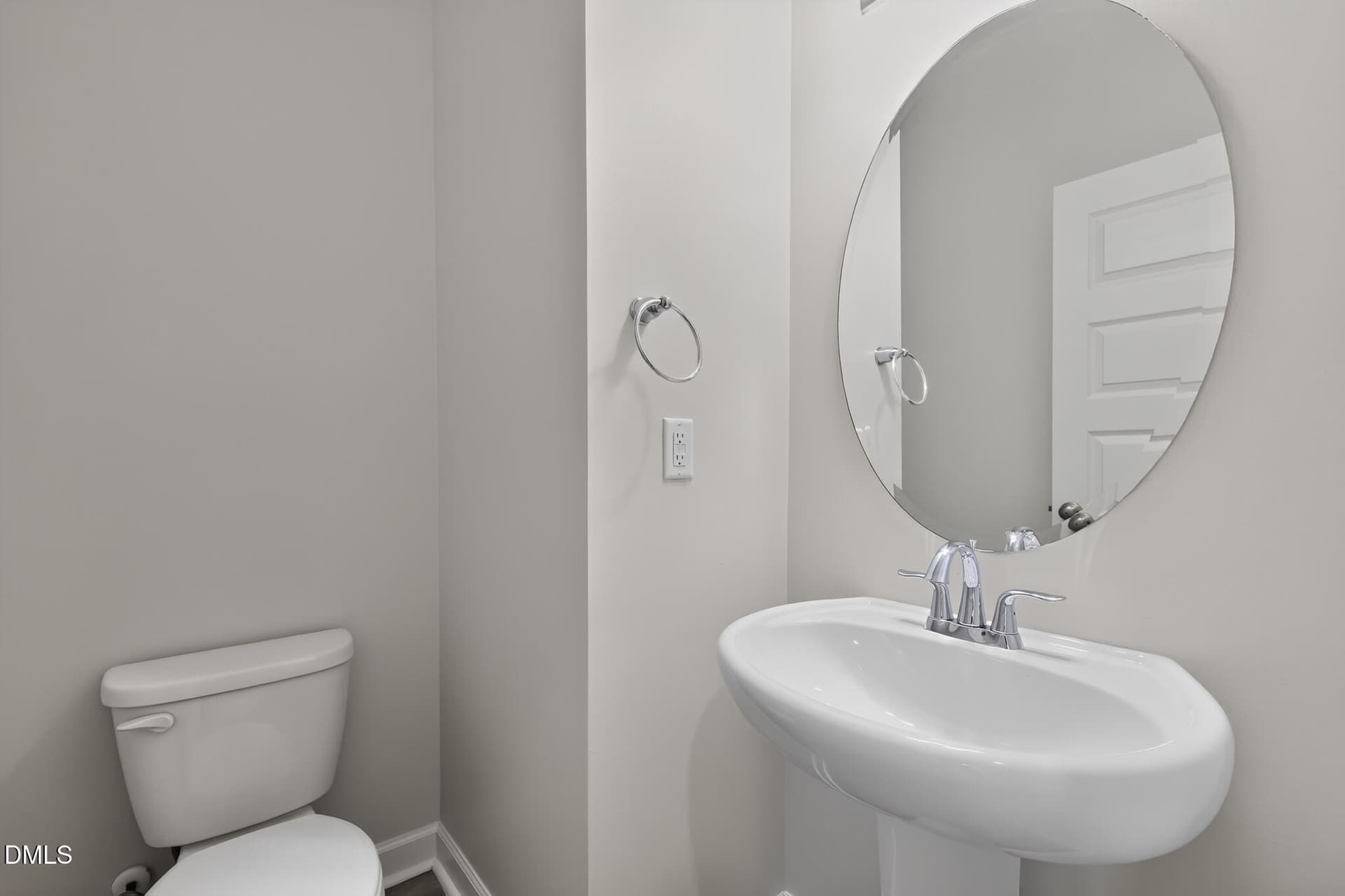 20_214_E_Wellesley_Dr-Bathroom-8884 - 214 E Wellesley Drive, Clayton, NC 27520