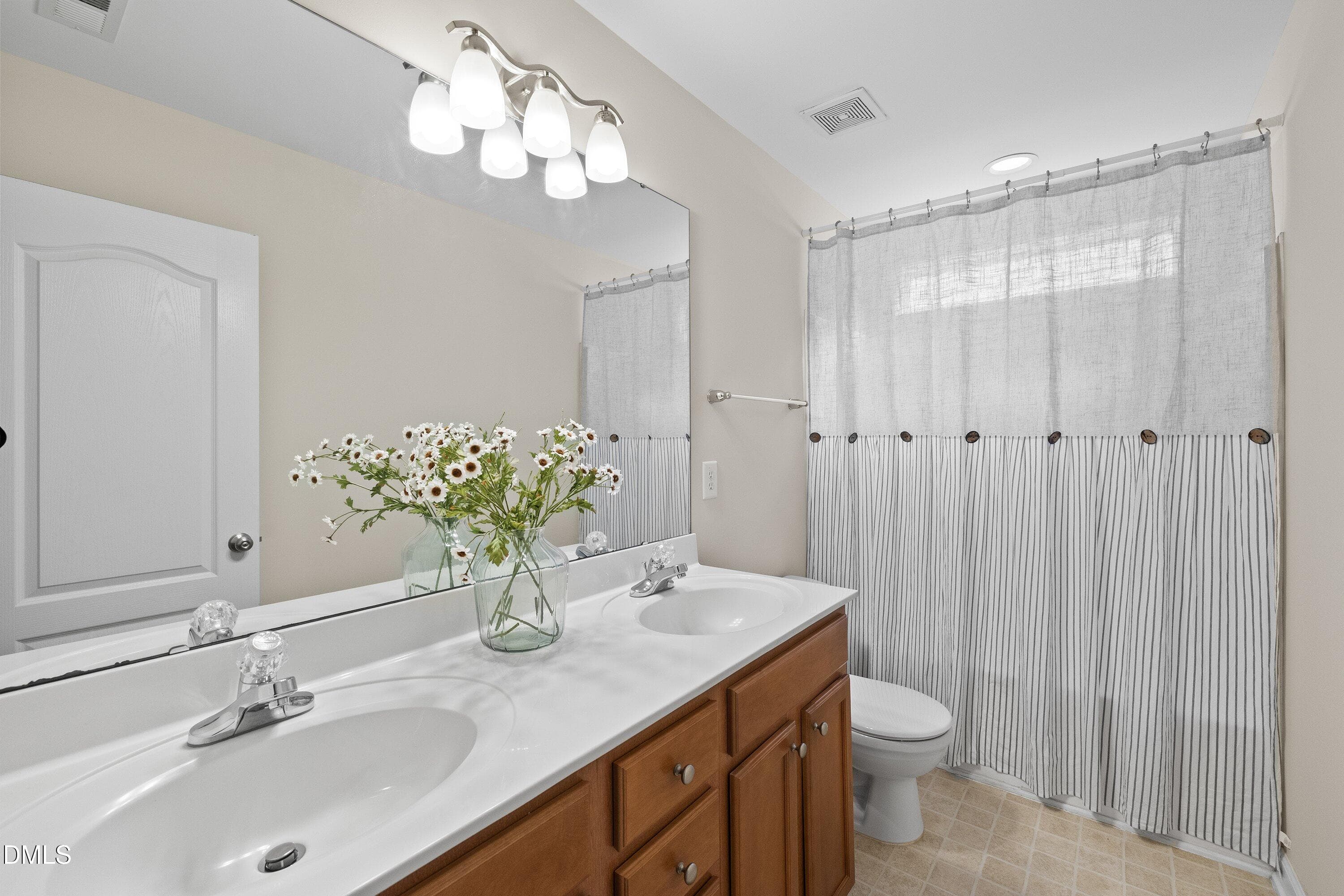 Full upstairs Bathroom - 3414 Sunbright Lane, Raleigh, NC 27610, Raleigh