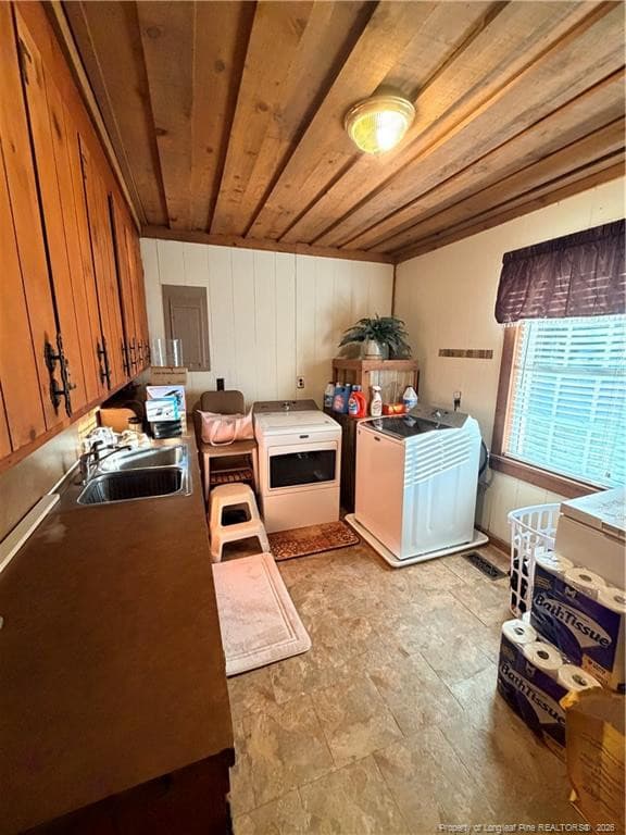 LAUNDRY - 823 Abbott Road, Henderson, NC 27537, Henderson
