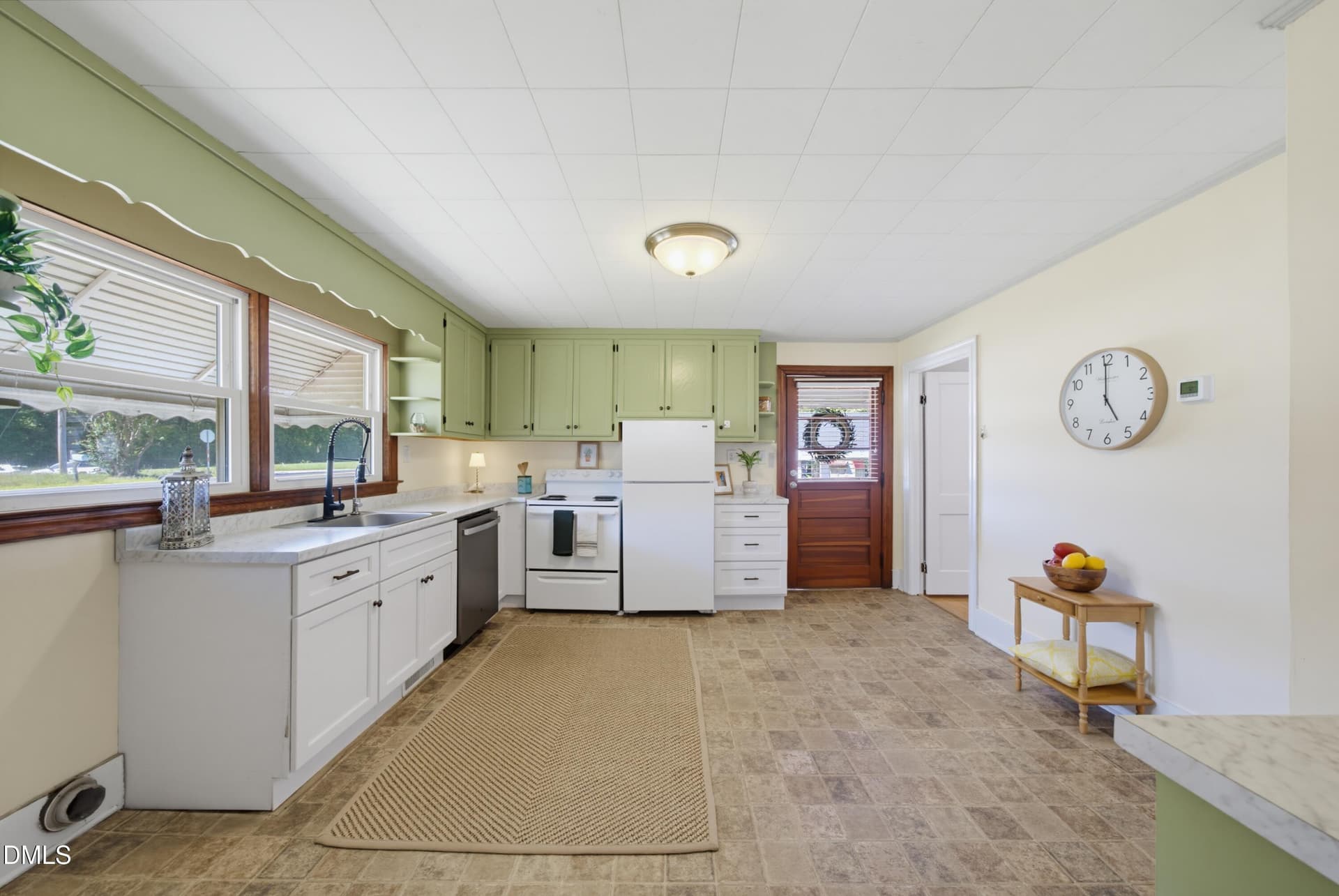 Cottage-Farmhouse_Eat-in Kitchen_Spaciou - 14928 Creedmoor Road N, Wake Forest, NC 27587
