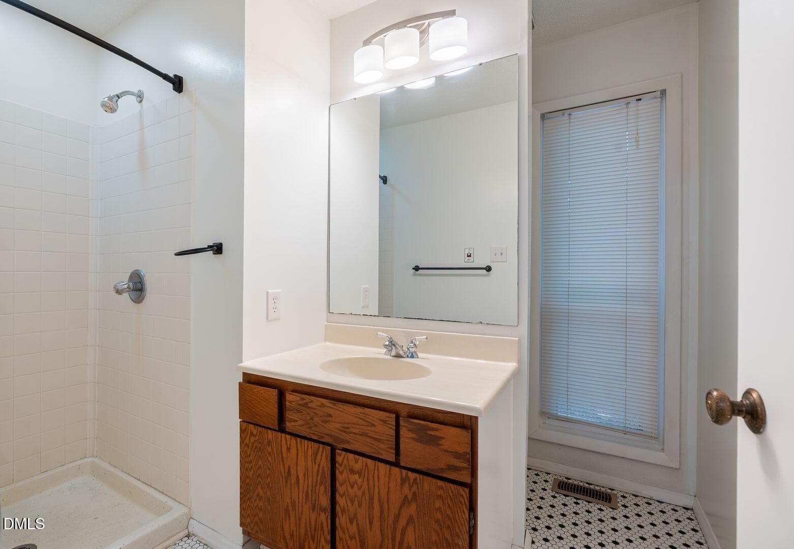 large (5) - 30 Benchmark, Pittsboro, NC 27312