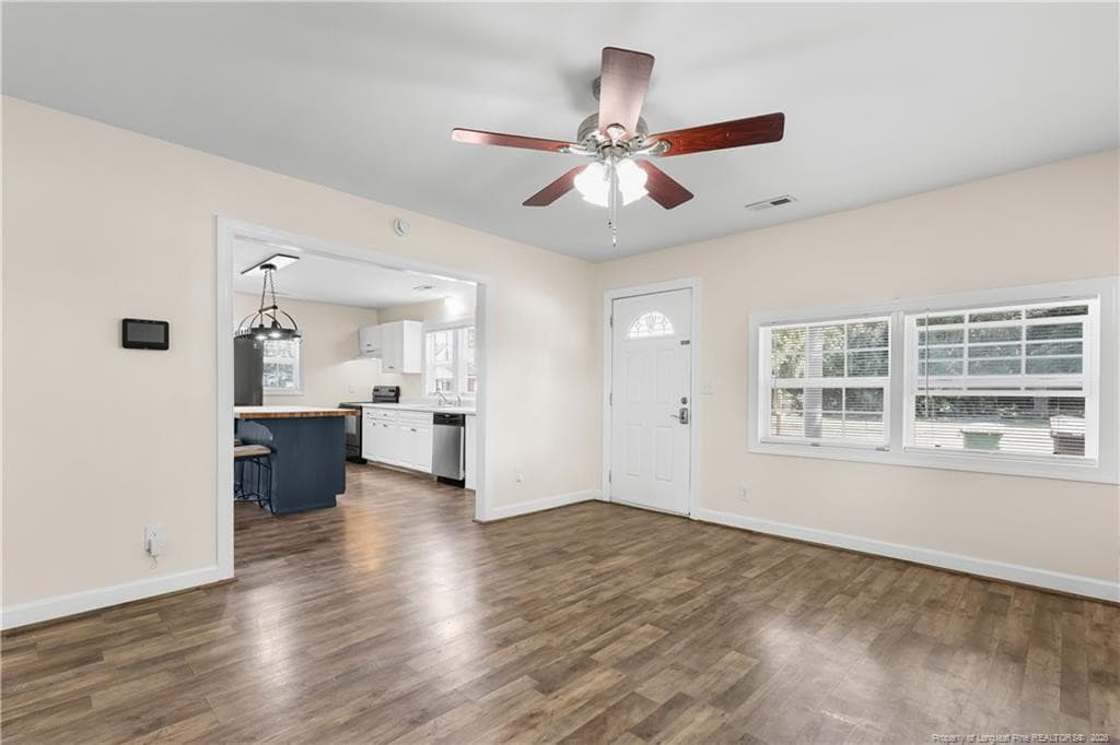 Photo 4 - 219 W Brocklyn Street, Benson, NC 27504, Benson