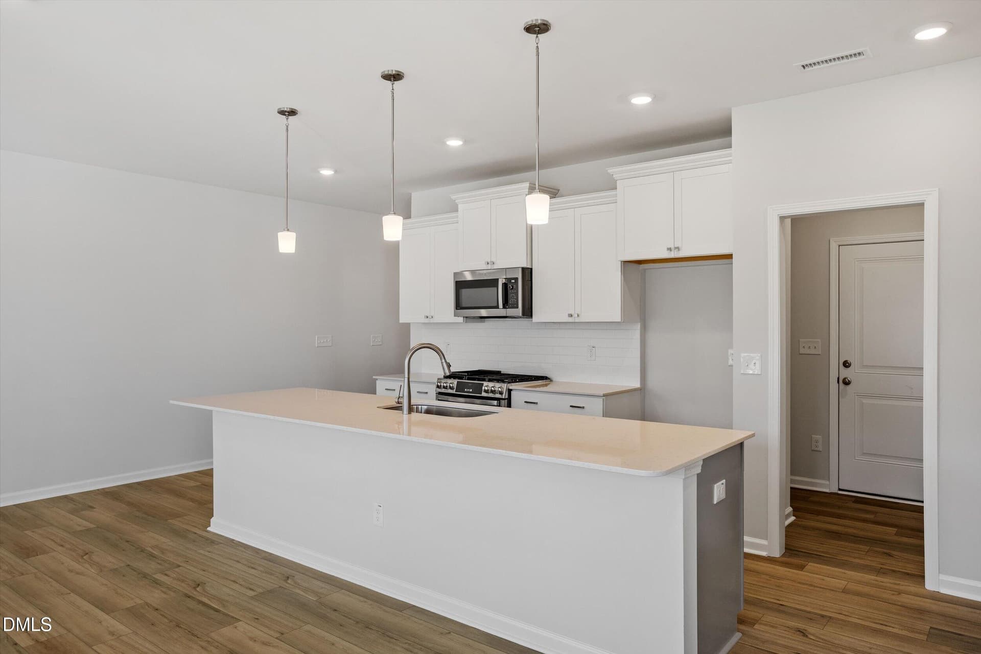 FMWeb06 - 913 Westerland Way 82, Durham, NC 27703