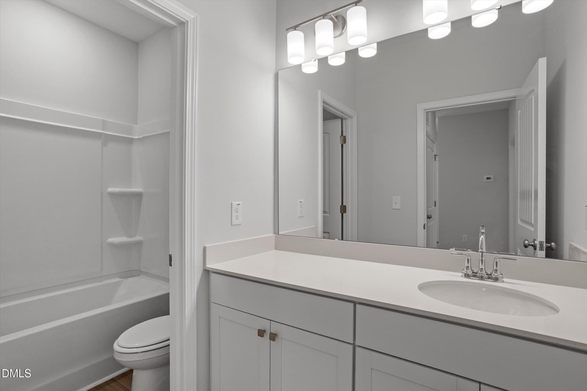 FMWeb23 - 913 Westerland Way 82, Durham, NC 27703