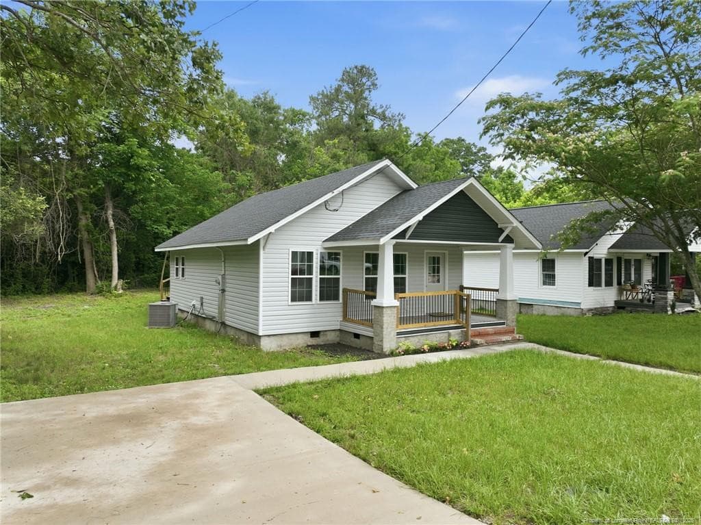 Photo 2 - 98 S Fayetteville Street, Parkton, NC 28371, Parkton