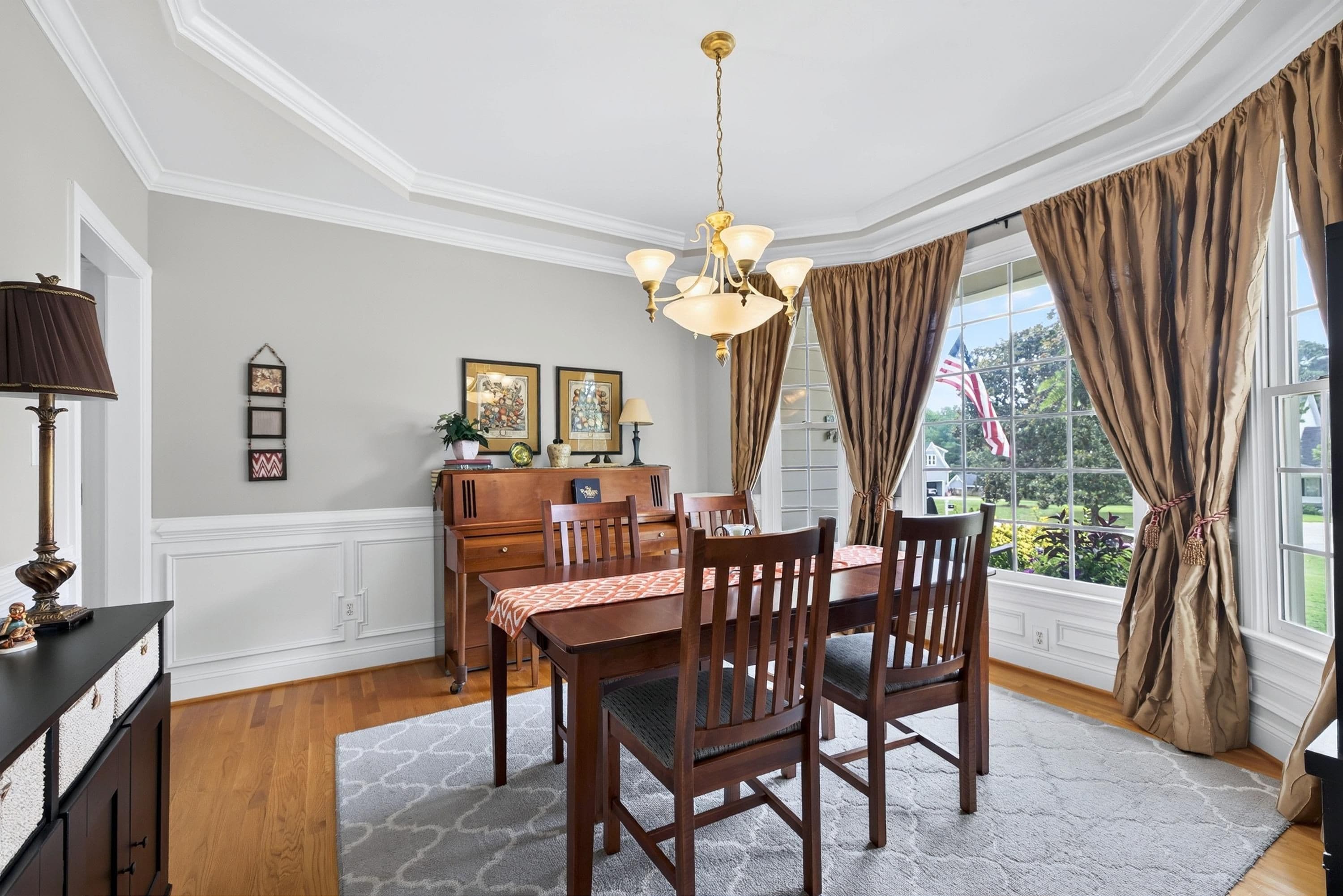 Trey ceiling and bay window - 3024 Whitehart Lane, Raleigh, NC 27606, Raleigh