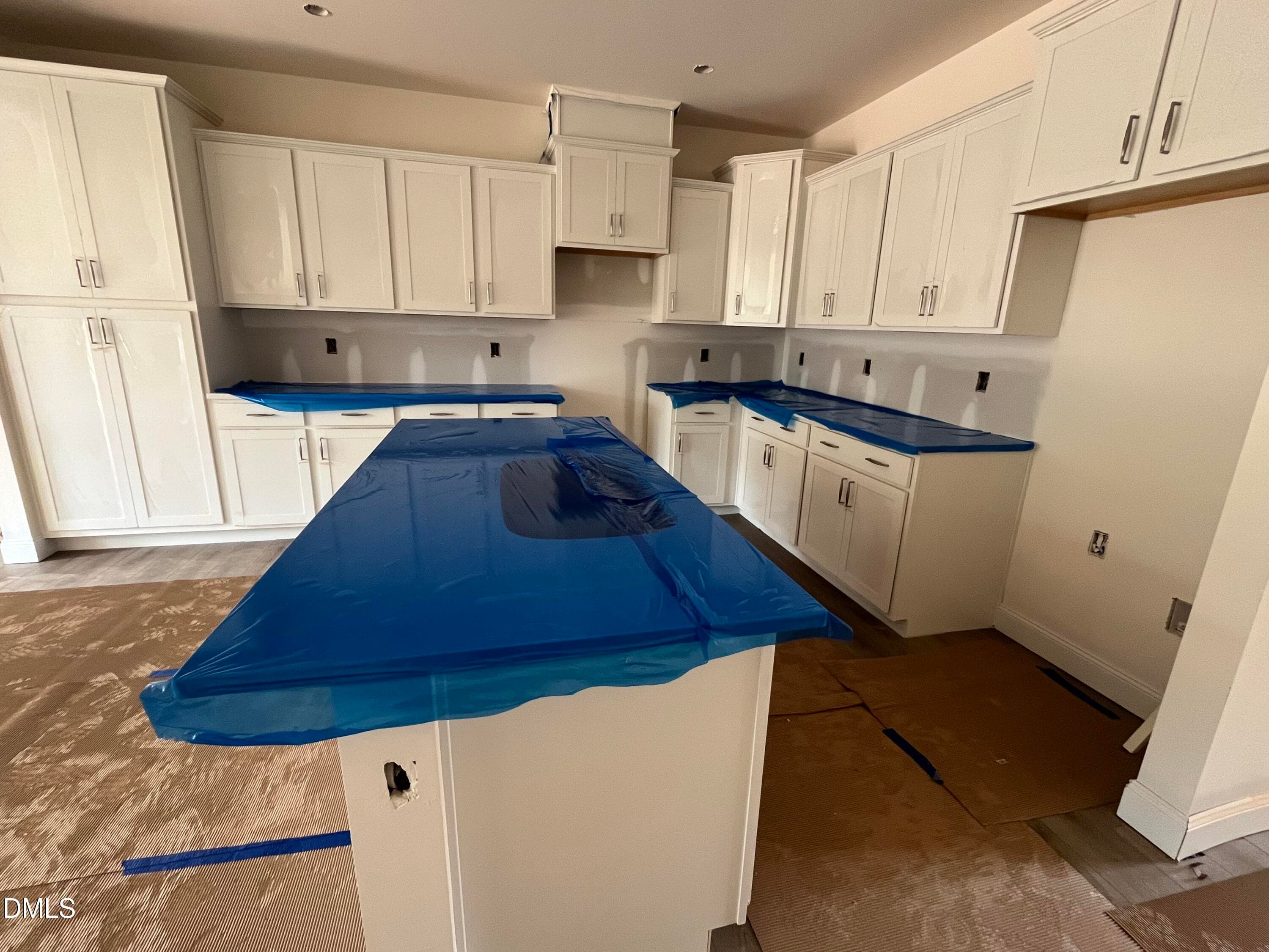 Tons of cabinets & countertops - 1345 Hammond Drive, Mebane, NC 27302, Mebane