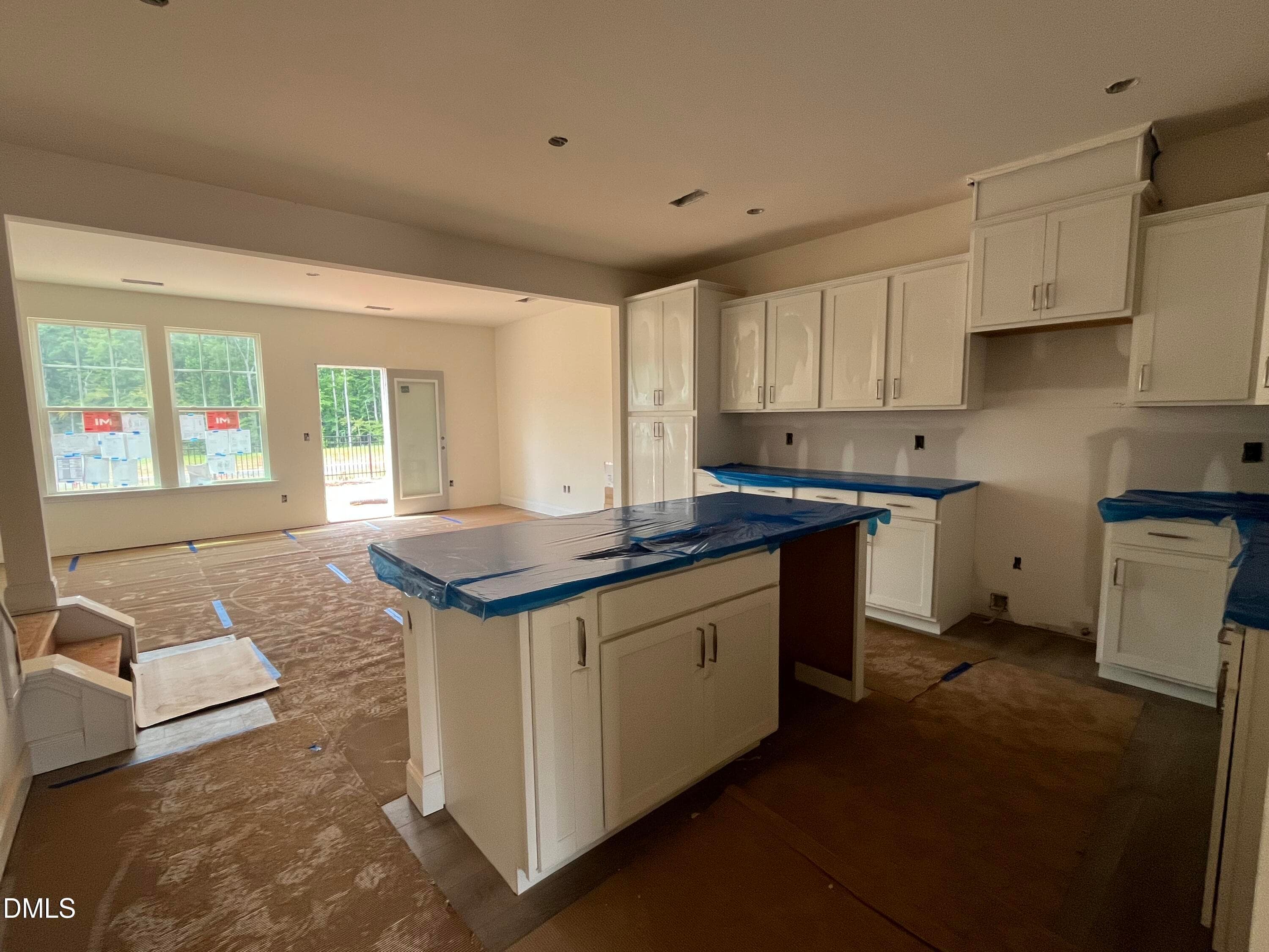 6 ' island w/quartz countertops - 1345 Hammond Drive, Mebane, NC 27302, Mebane