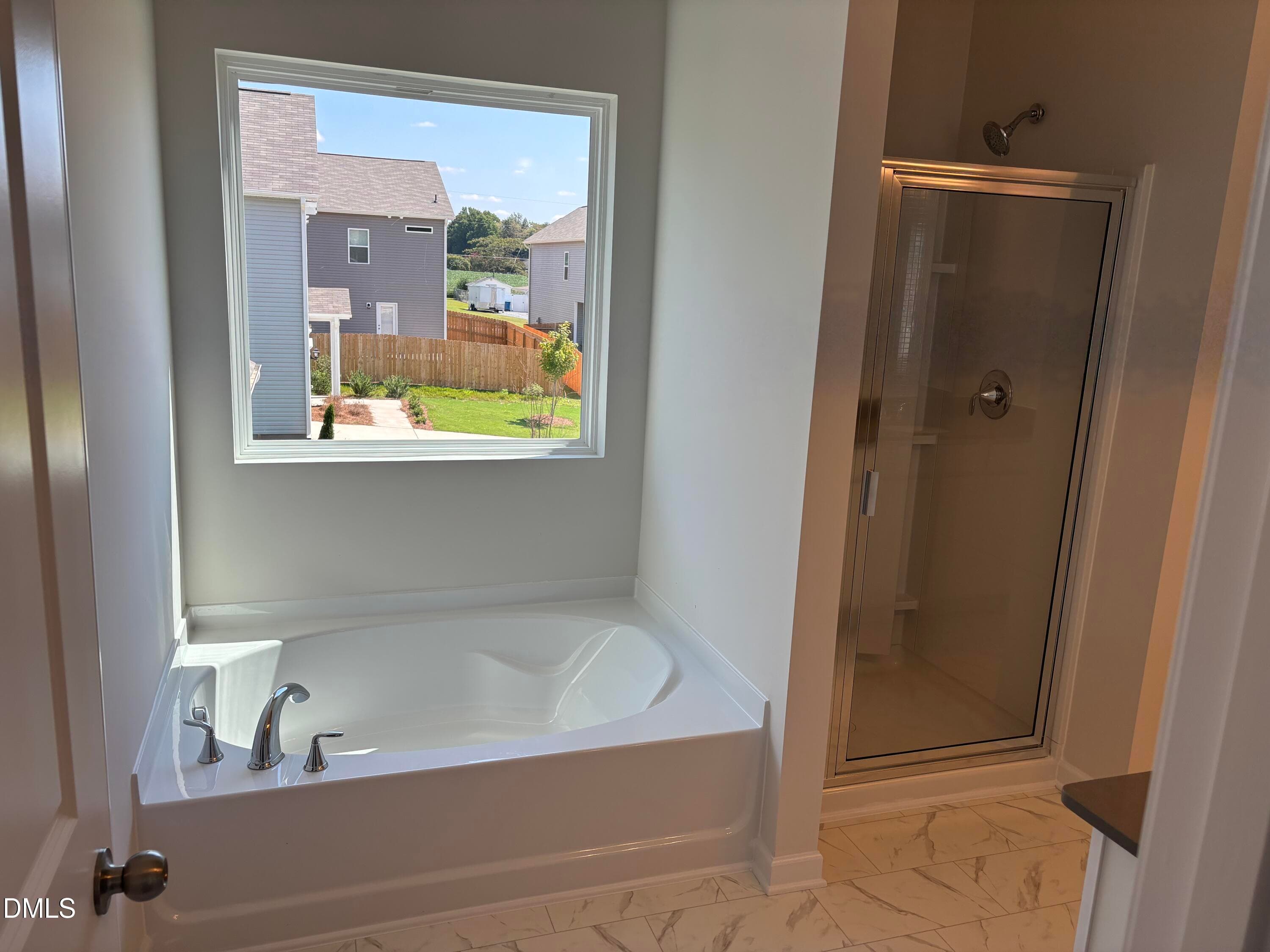 Soaker Tub & Walk-in-Shower - 29 Gresham Court, Dunn, NC 28334