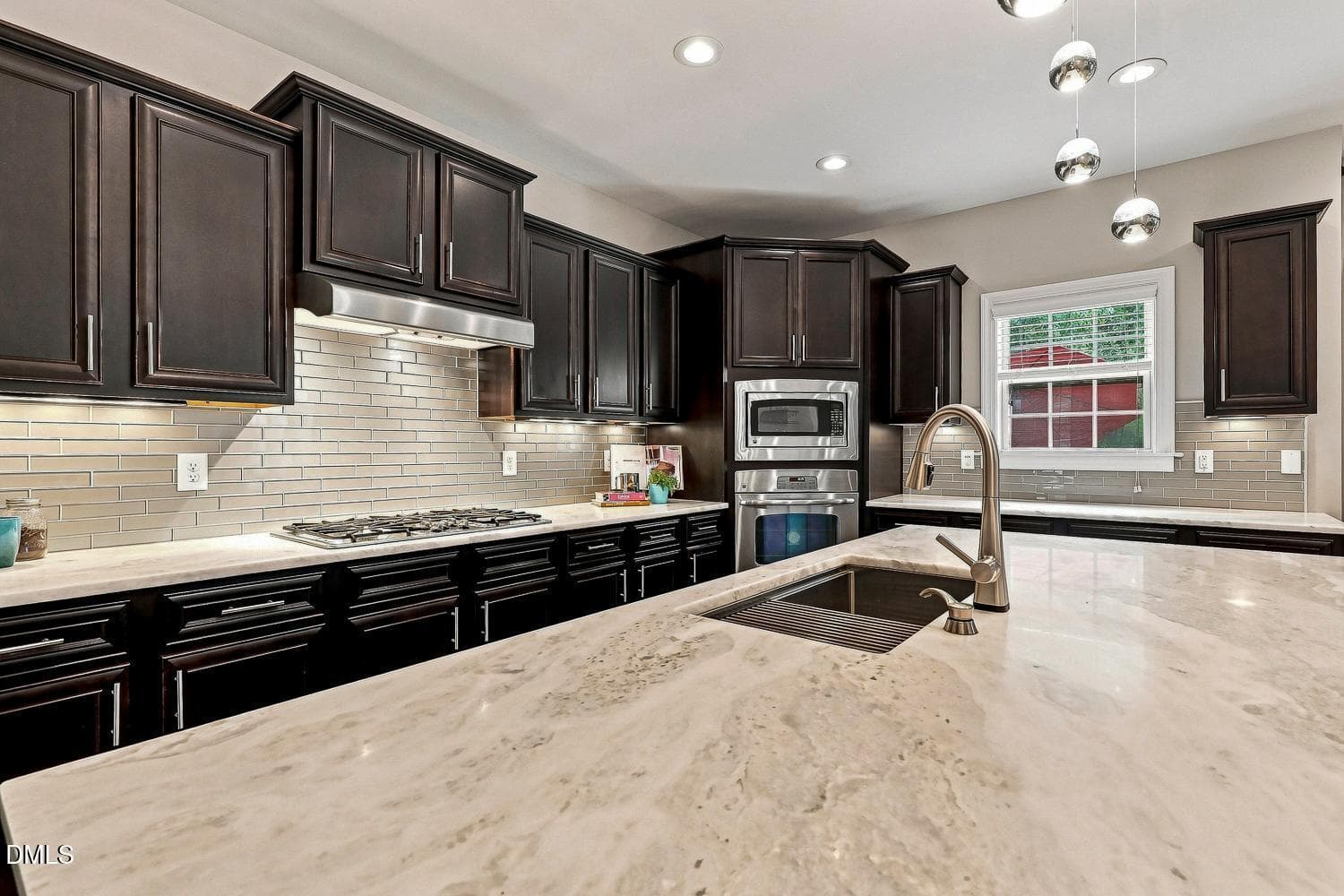 018-068-KitchenBreakfast Bar-1500x1000 - 1993 Steeple Chase Bend, Apex, NC 27502