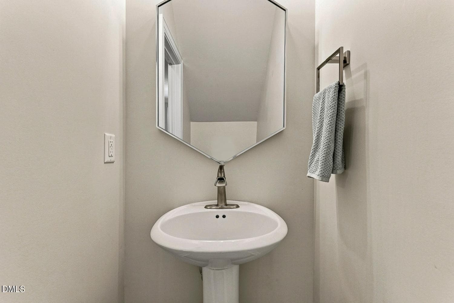 038-050-Half Bathroom-1500x1000 - 1993 Steeple Chase Bend, Apex, NC 27502