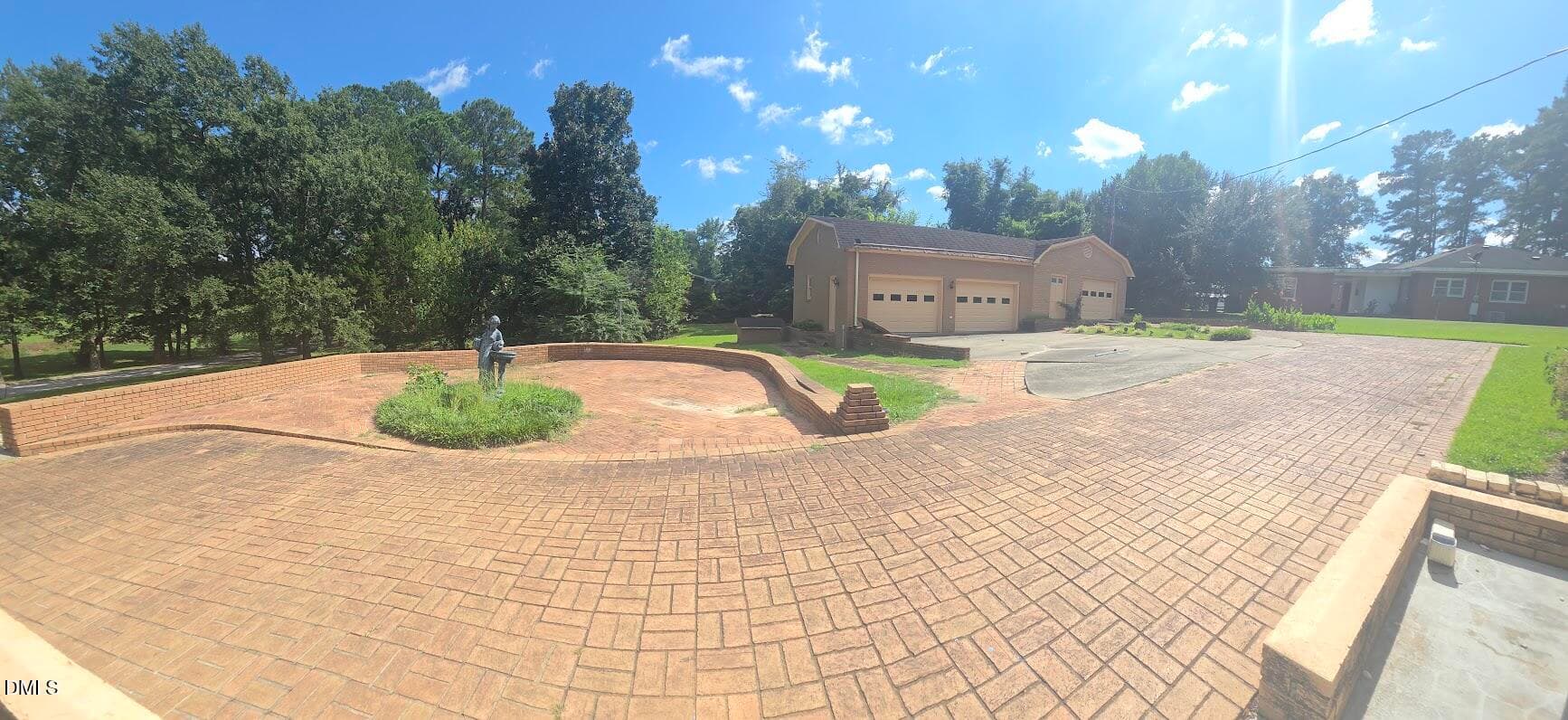 Three Car Garage with Patio - 701 Sunset Avenue, Clinton, NC 28328