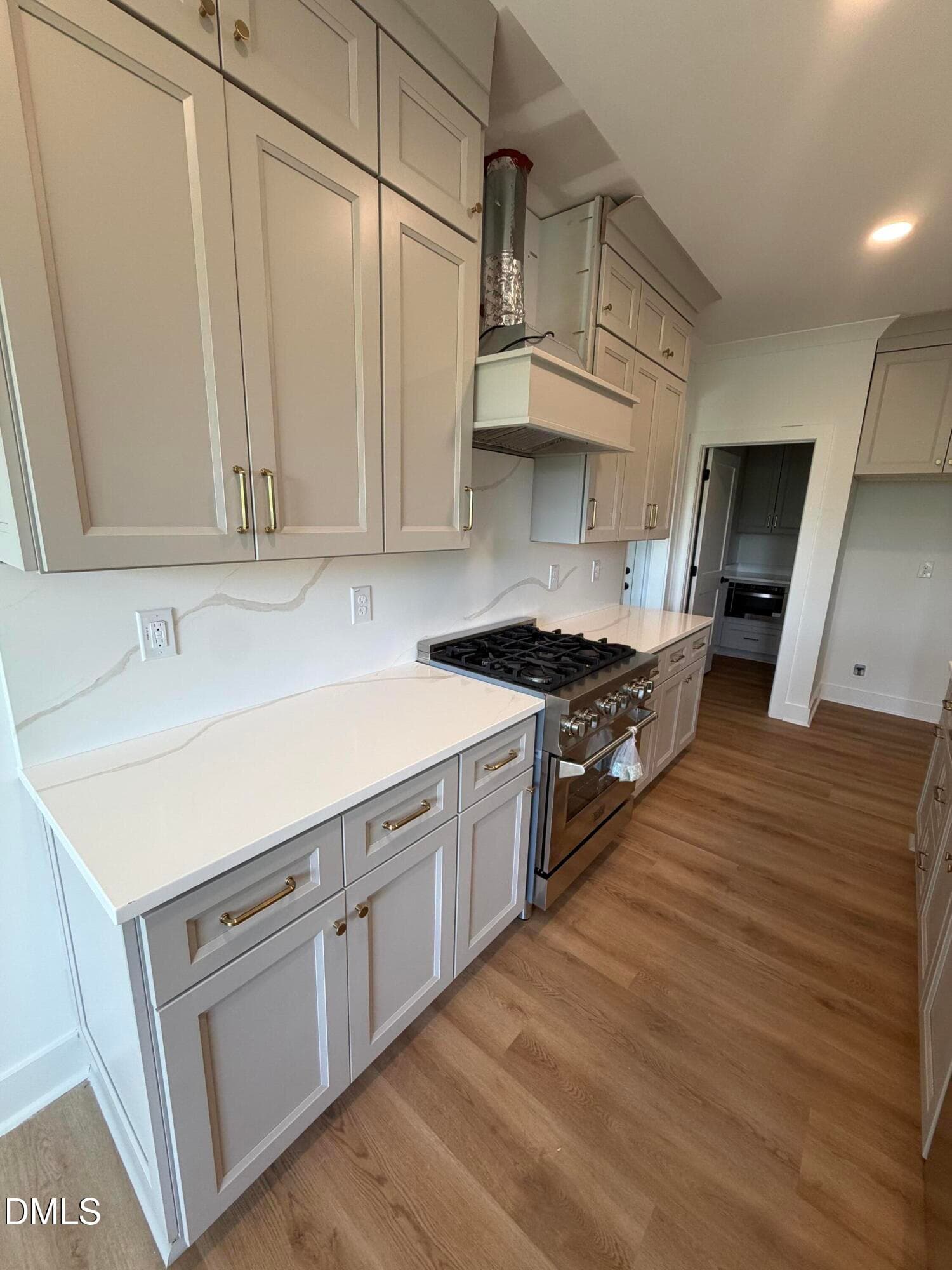 Full Height Quartz - 50 Heritage Trail, Zebulon, NC 27597