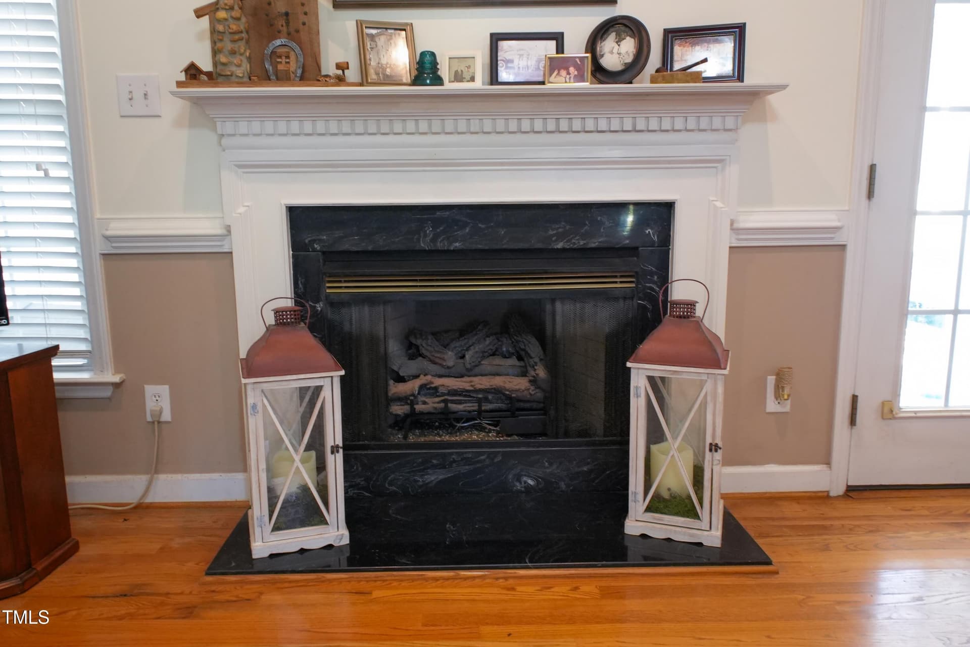Cozy gas log fireplace! - 115 Hunters Walk Lane, Clinton, NC 28328