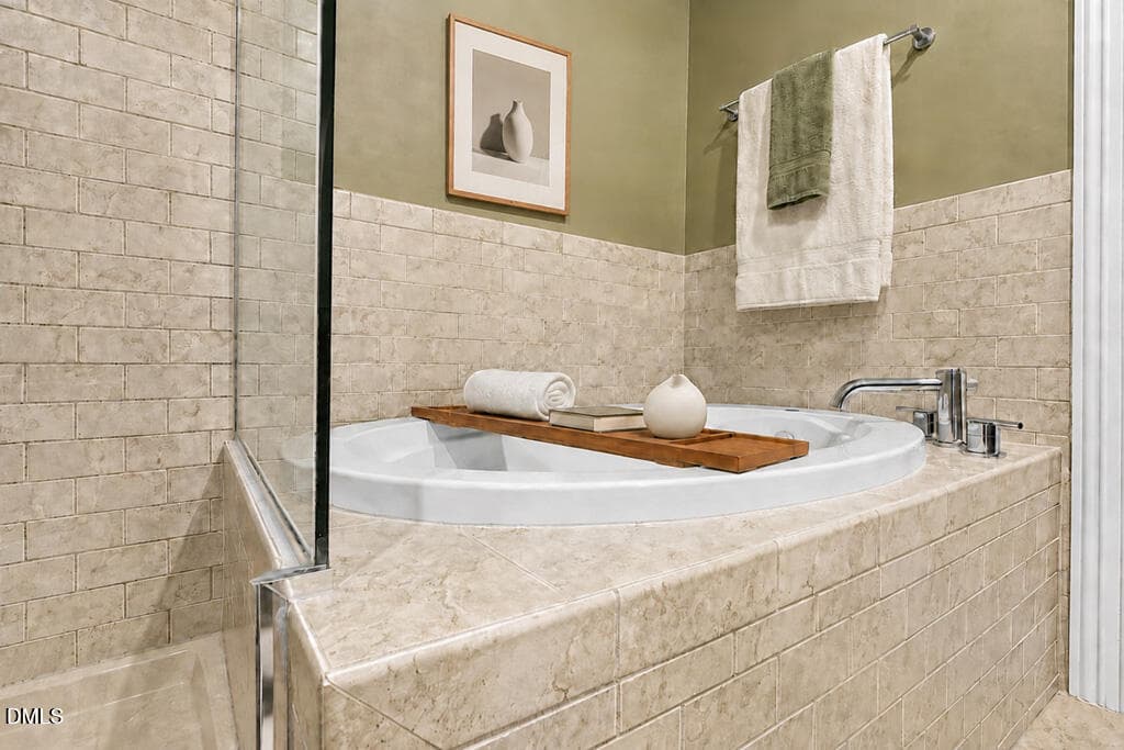 14_Primary_Bath_Tub_View_2 - 400 W North Street 826, Raleigh, NC 27603, Raleigh