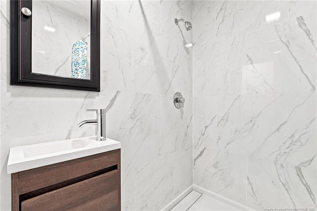 Guest Bathroom - 13280 Blues Farm Road, Laurinburg, NC 28396