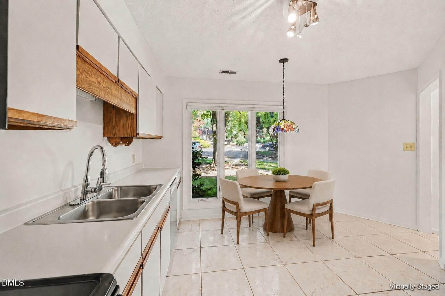 3 kit virtually staged - 109 Mossbark Lane, Chapel Hill, NC 27514