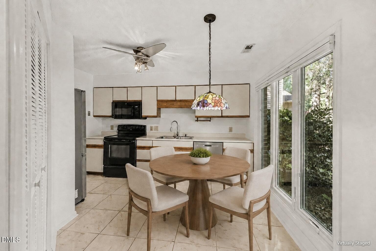 17 kit virtually staged - 109 Mossbark Lane, Chapel Hill, NC 27514