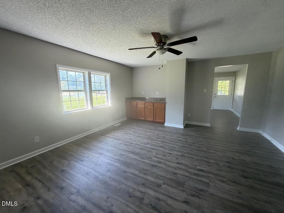 kennebec middle room - 9503 Kennebec Road, Willow Springs, NC 27592, Willow Springs