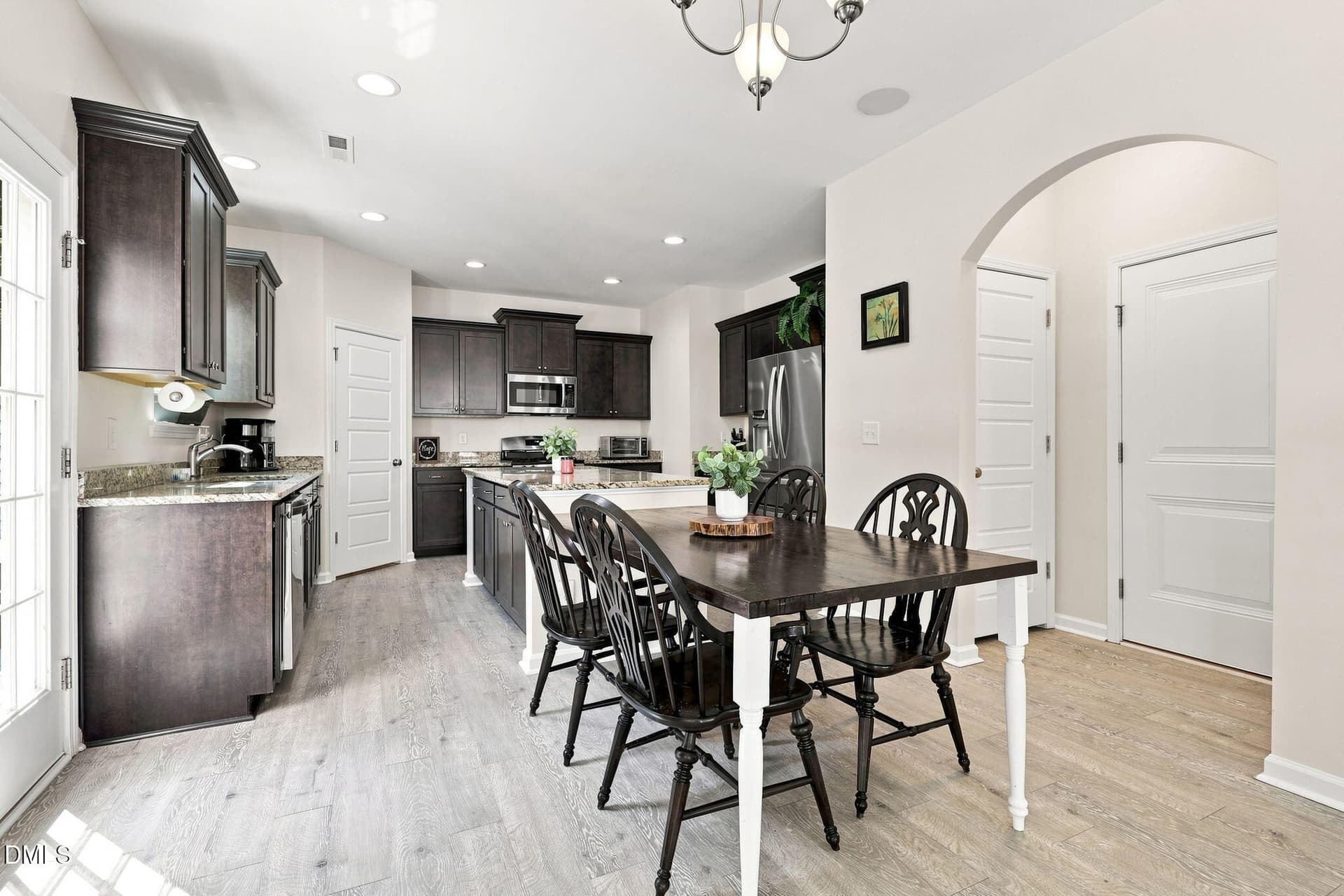 20-built-in-breakfast-bar - 8109 Fieldcrest Lane, Fuquay Varina, NC 27526