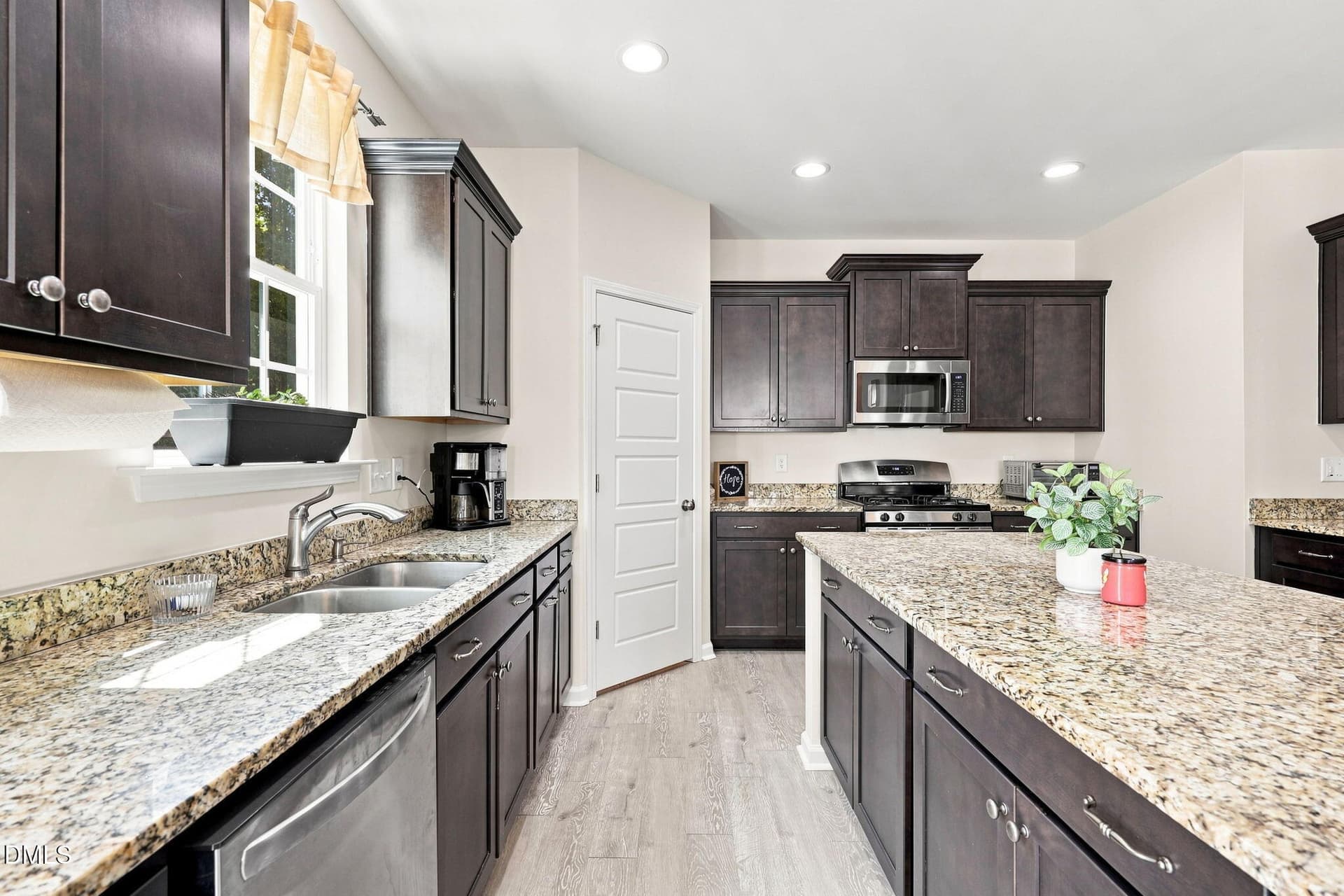 22-kitchen - 8109 Fieldcrest Lane, Fuquay Varina, NC 27526
