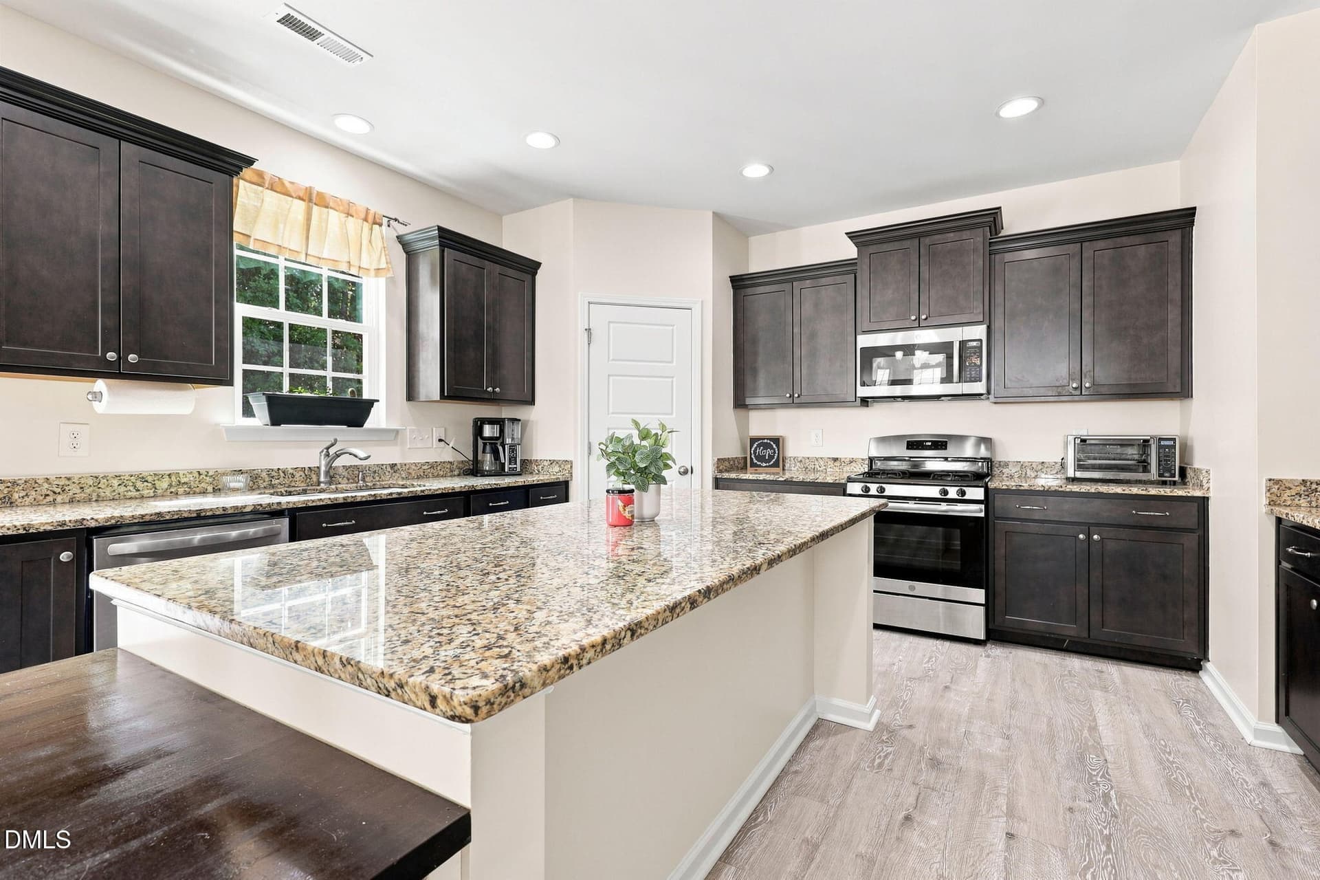 25-kitchen-island - 8109 Fieldcrest Lane, Fuquay Varina, NC 27526