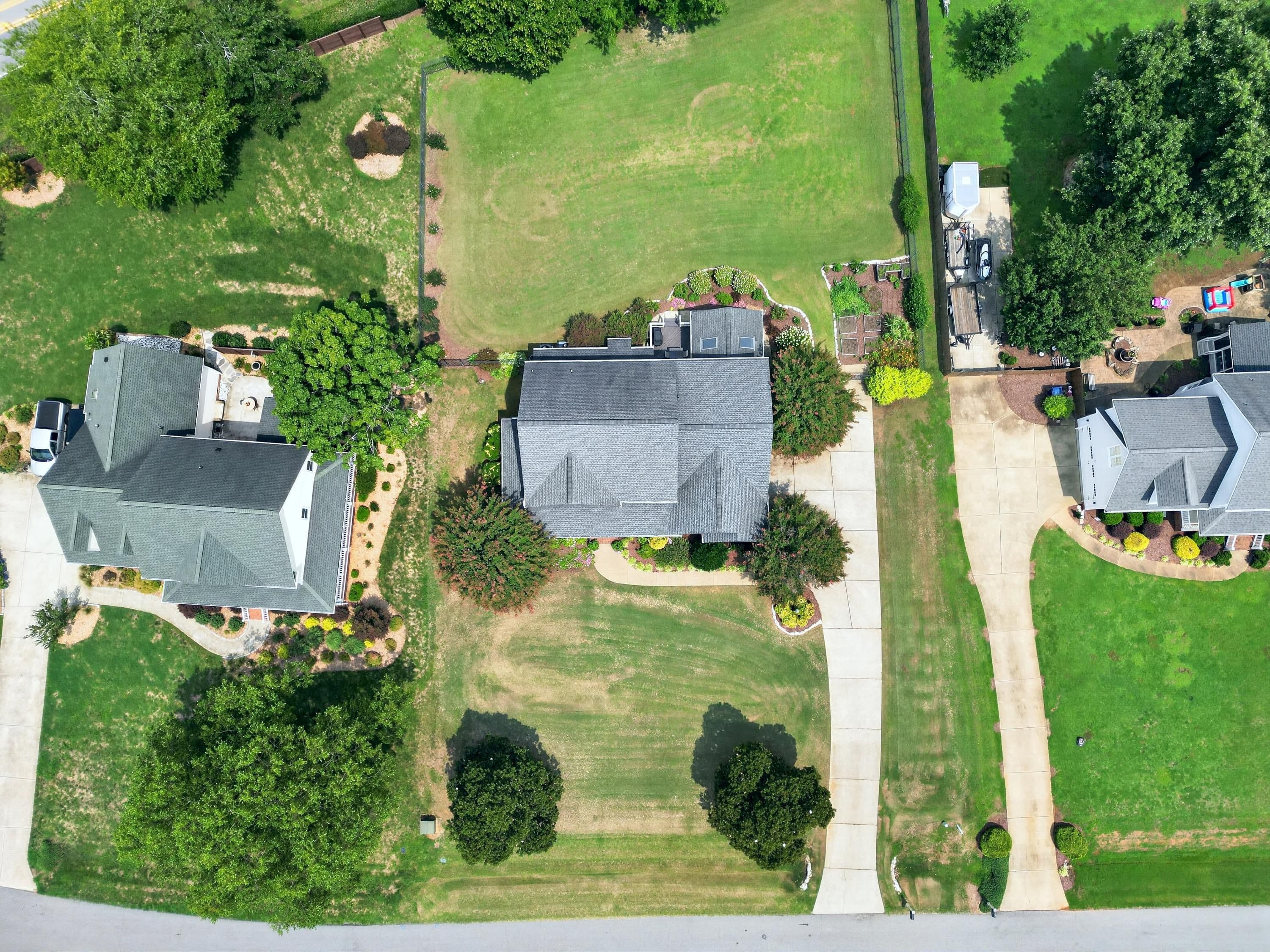 Spacious manicured yard - 3024 Whitehart Lane, Raleigh, NC 27606, Raleigh
