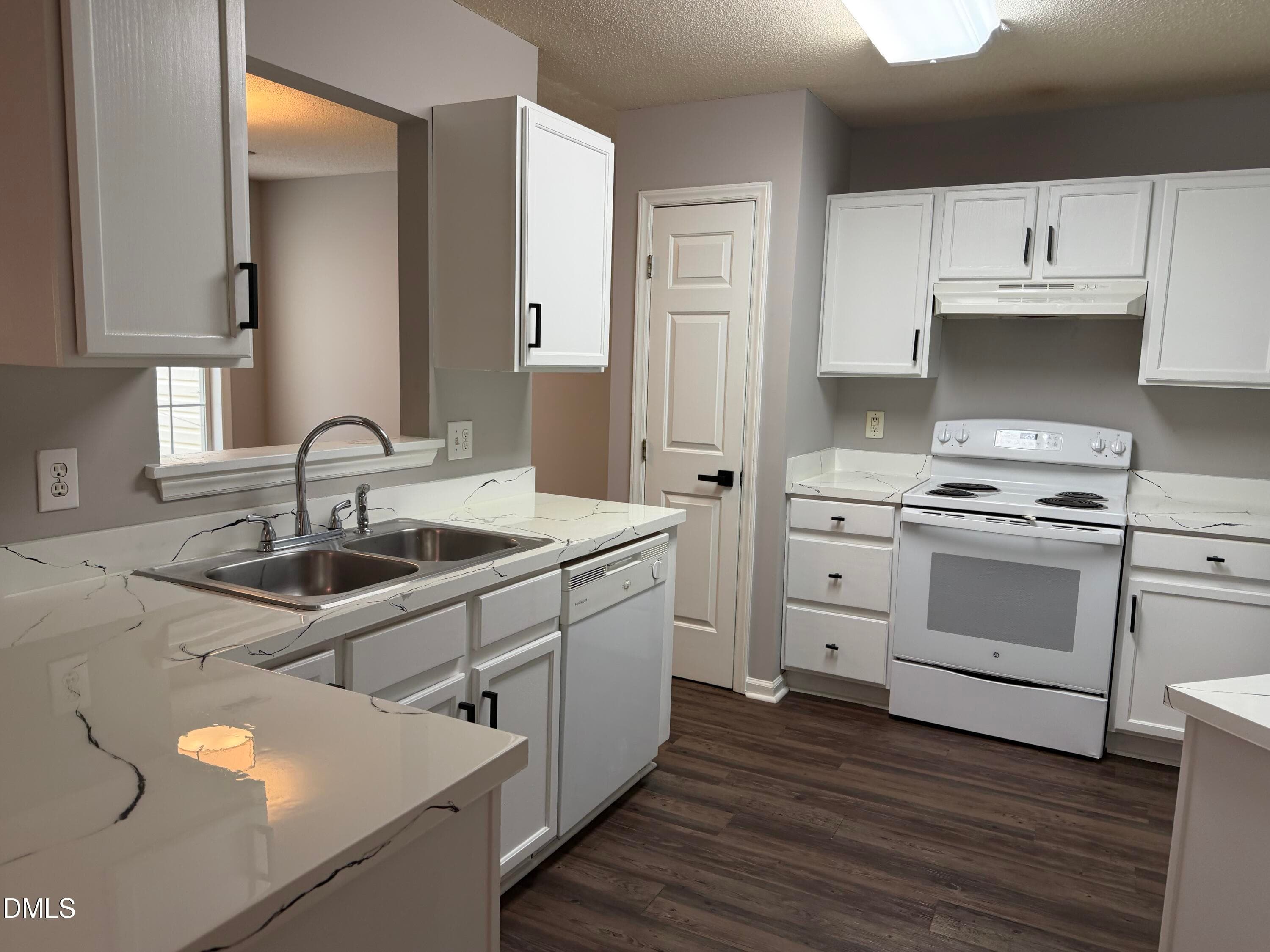 kitchen3 - 2201 Mountain Mist Court 302, Raleigh, NC 27603, Raleigh