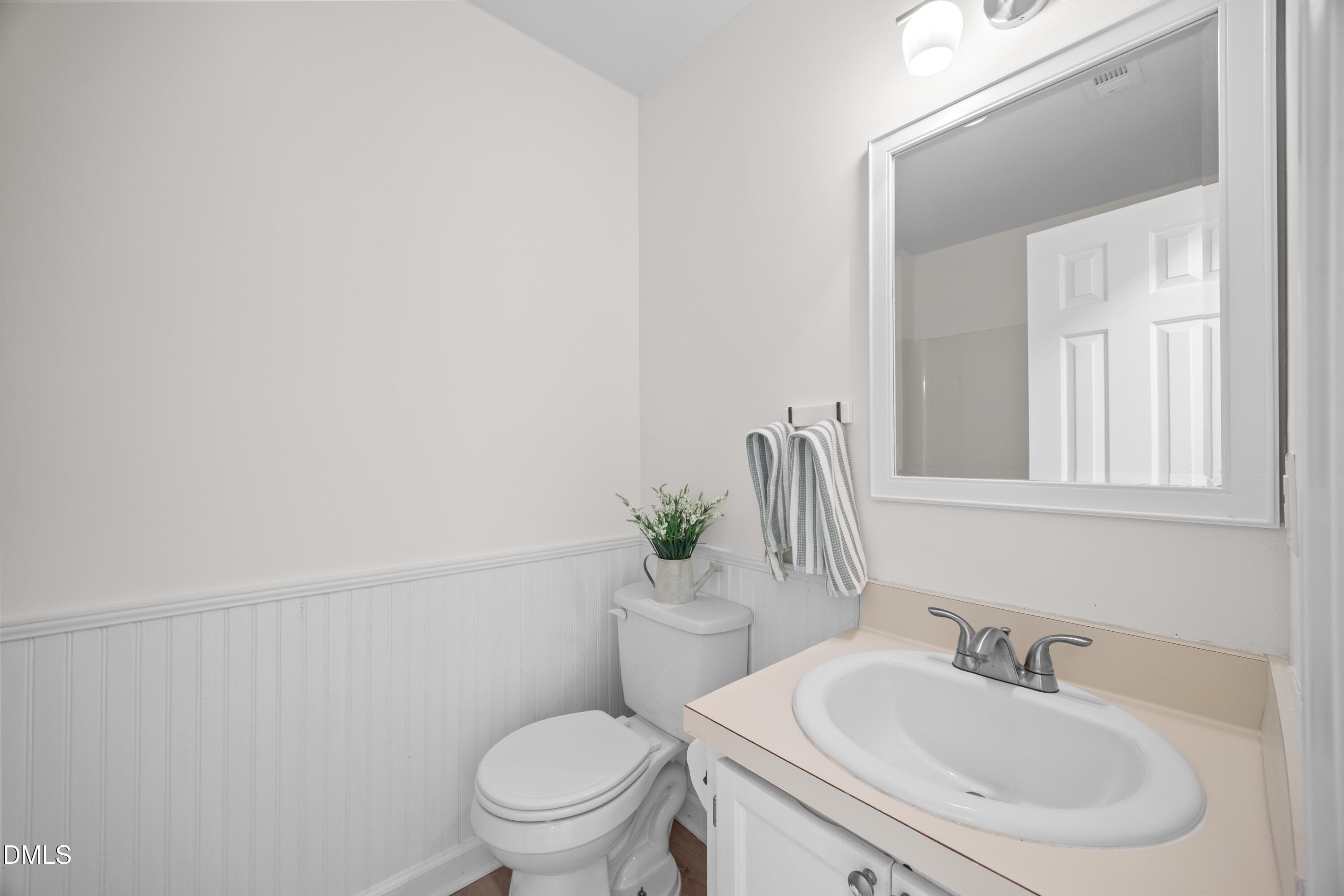 Upstairs bath - 4904 Fortunes Ridge Drive, Durham, NC 27713, Durham