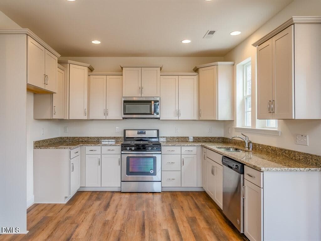 007_Kitchen - 1516 Briar Brook Lane, Zebulon, NC 27597