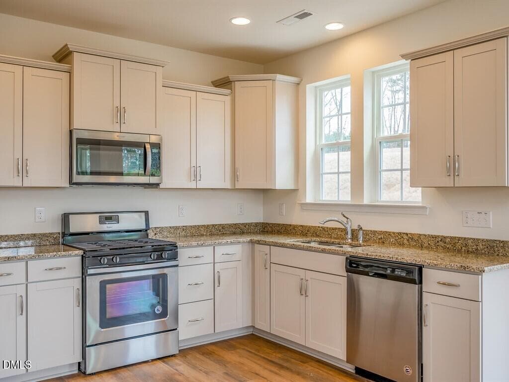 008_Kitchen - 1516 Briar Brook Lane, Zebulon, NC 27597