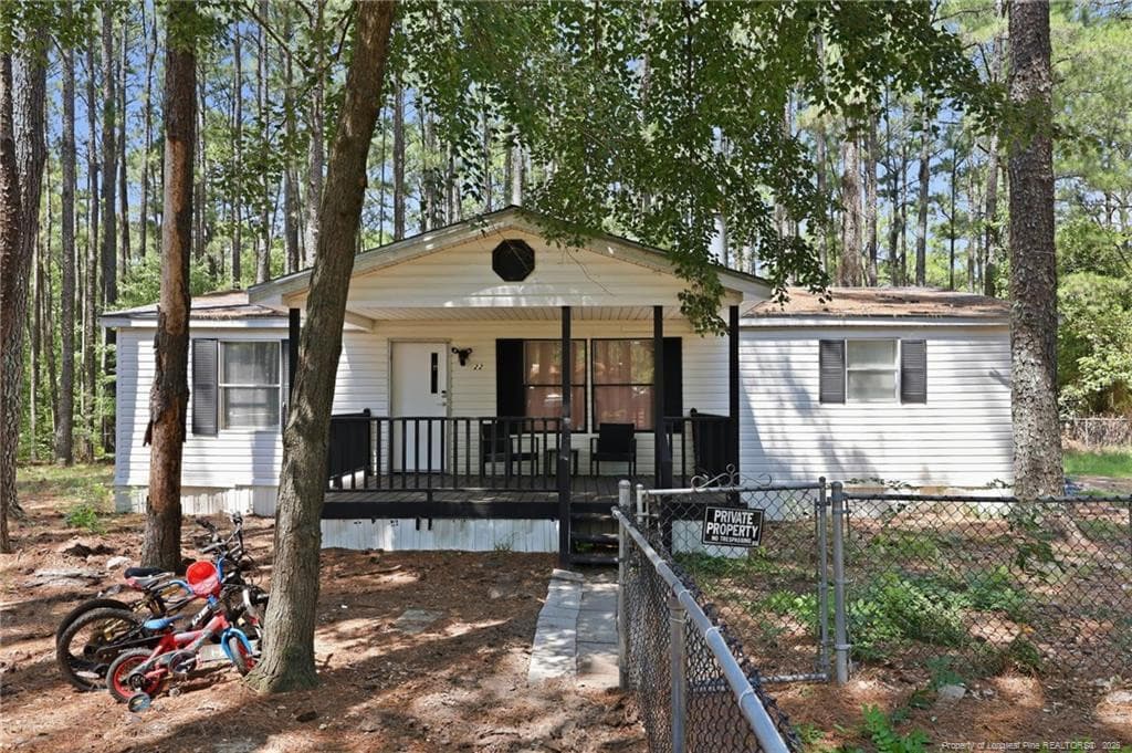 22 W Governor Brandon Street, Spring Lake, NC 28390