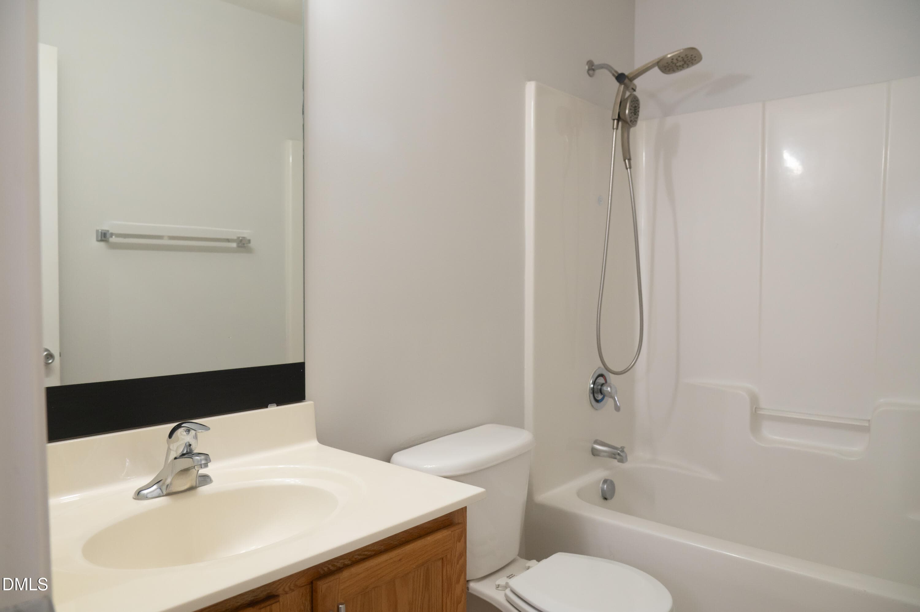 Upstairs hallway bath - 125 River Pearl Street, Raleigh, NC 27603, Raleigh