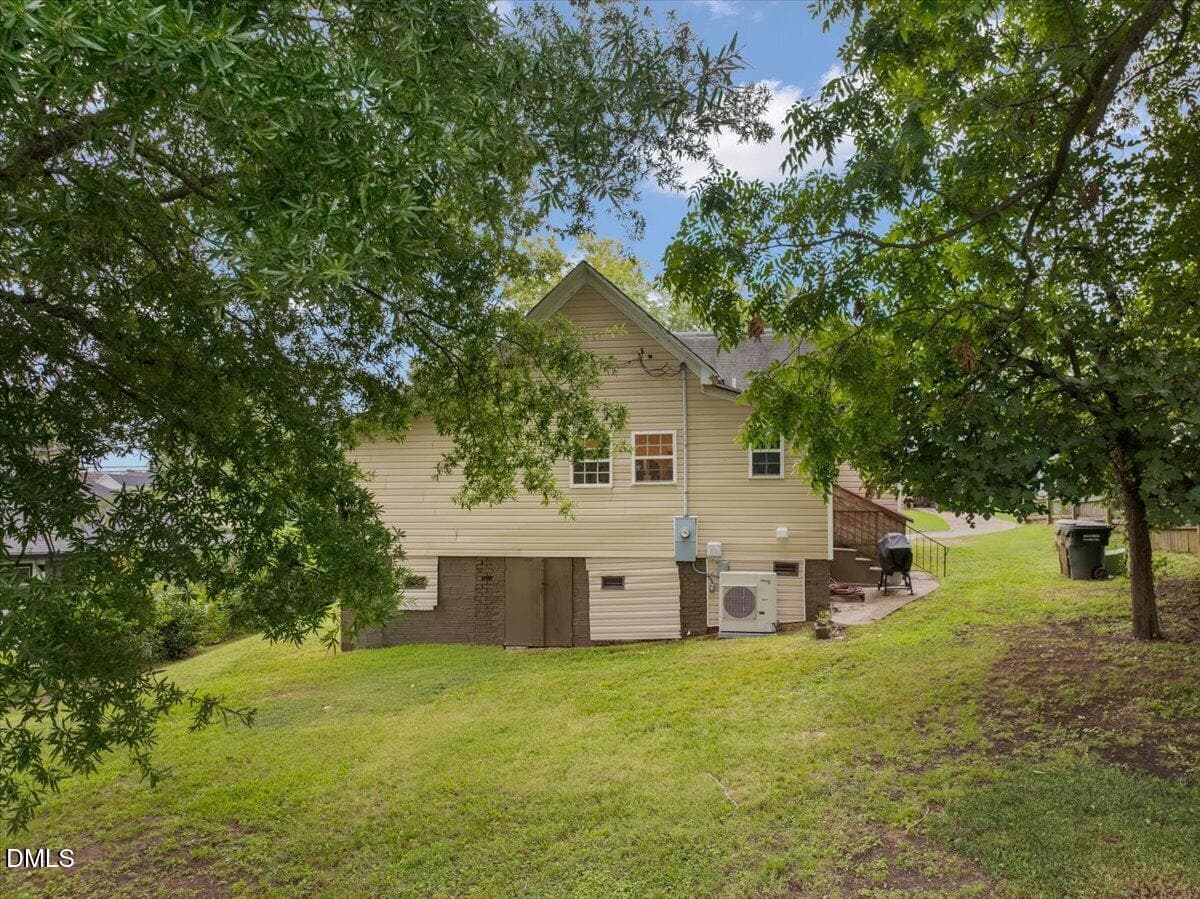 42-37 - 206 S Ellington Street, Clayton, NC 27520