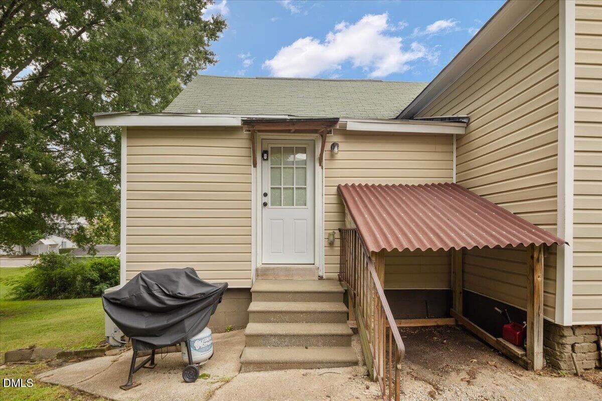 37-33 - 206 S Ellington Street, Clayton, NC 27520