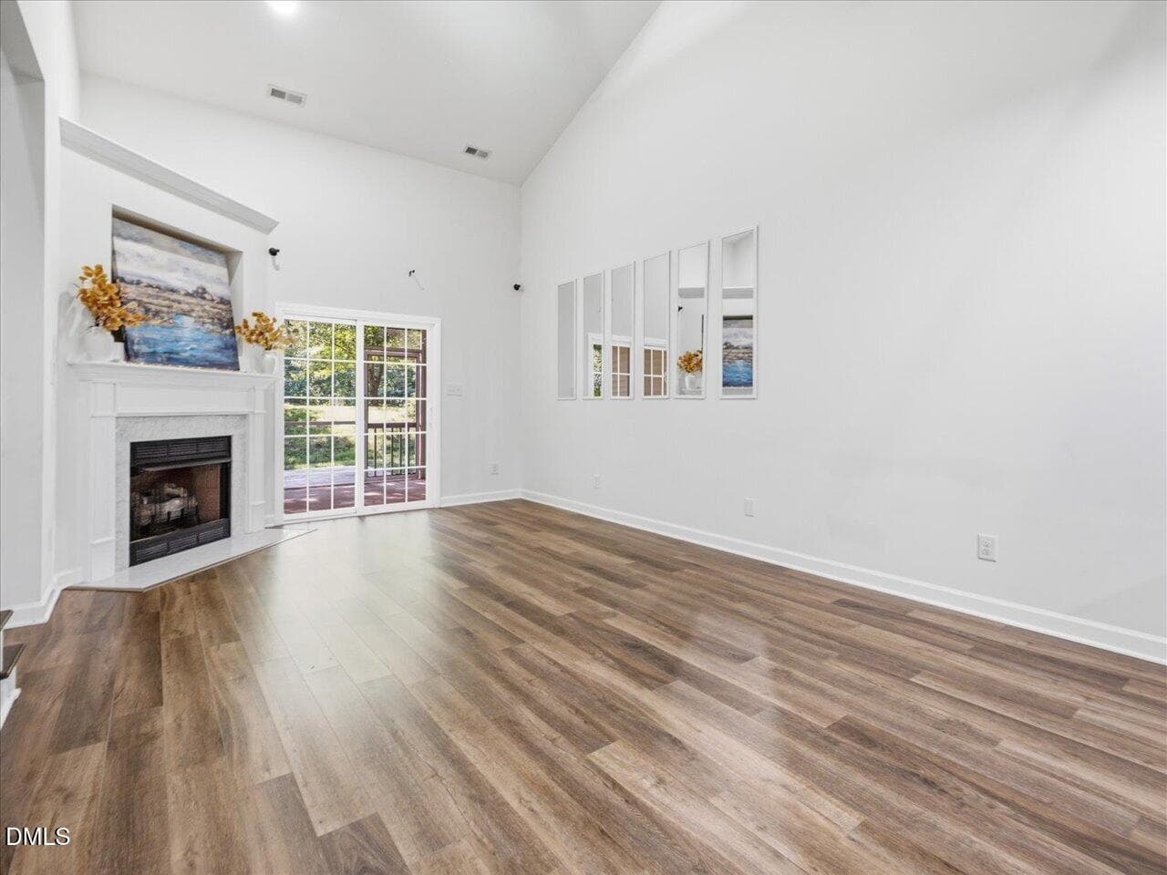 20-Dining - 10163 Bessborough Drive, Raleigh, NC 27617, Raleigh