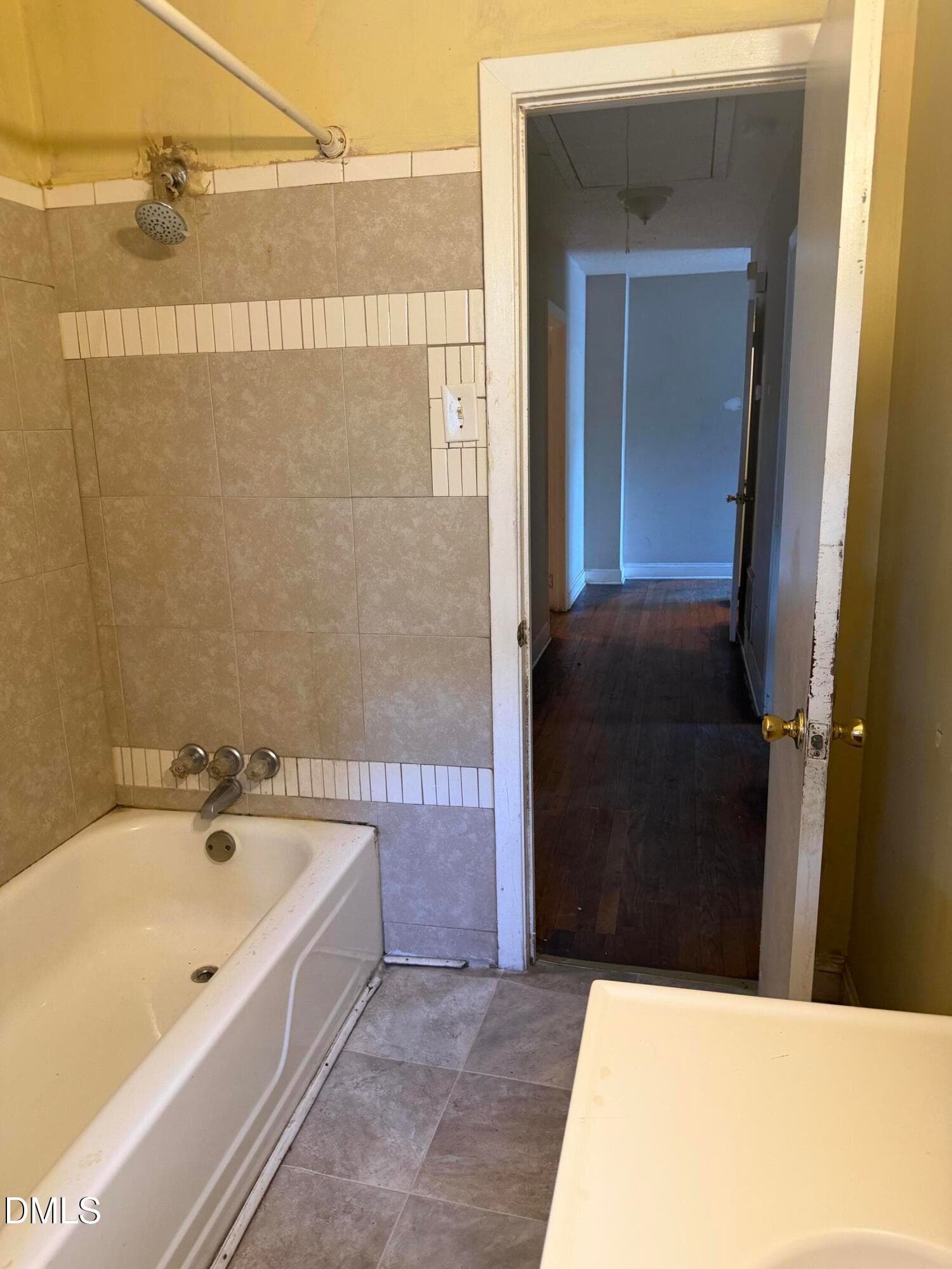 full bath - 645 Sunnybrook Road, Raleigh, NC 27610