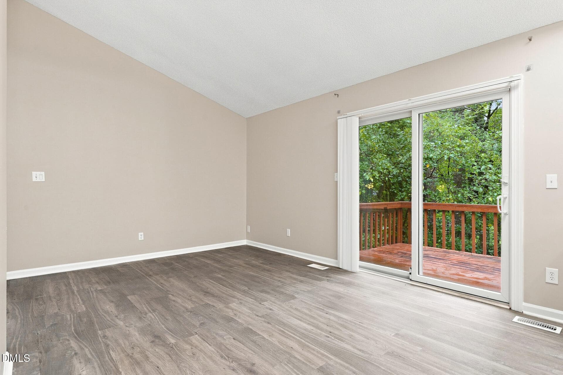 005 - Living Room - 2213 Carthage Circle, Raleigh, NC 27604, Raleigh