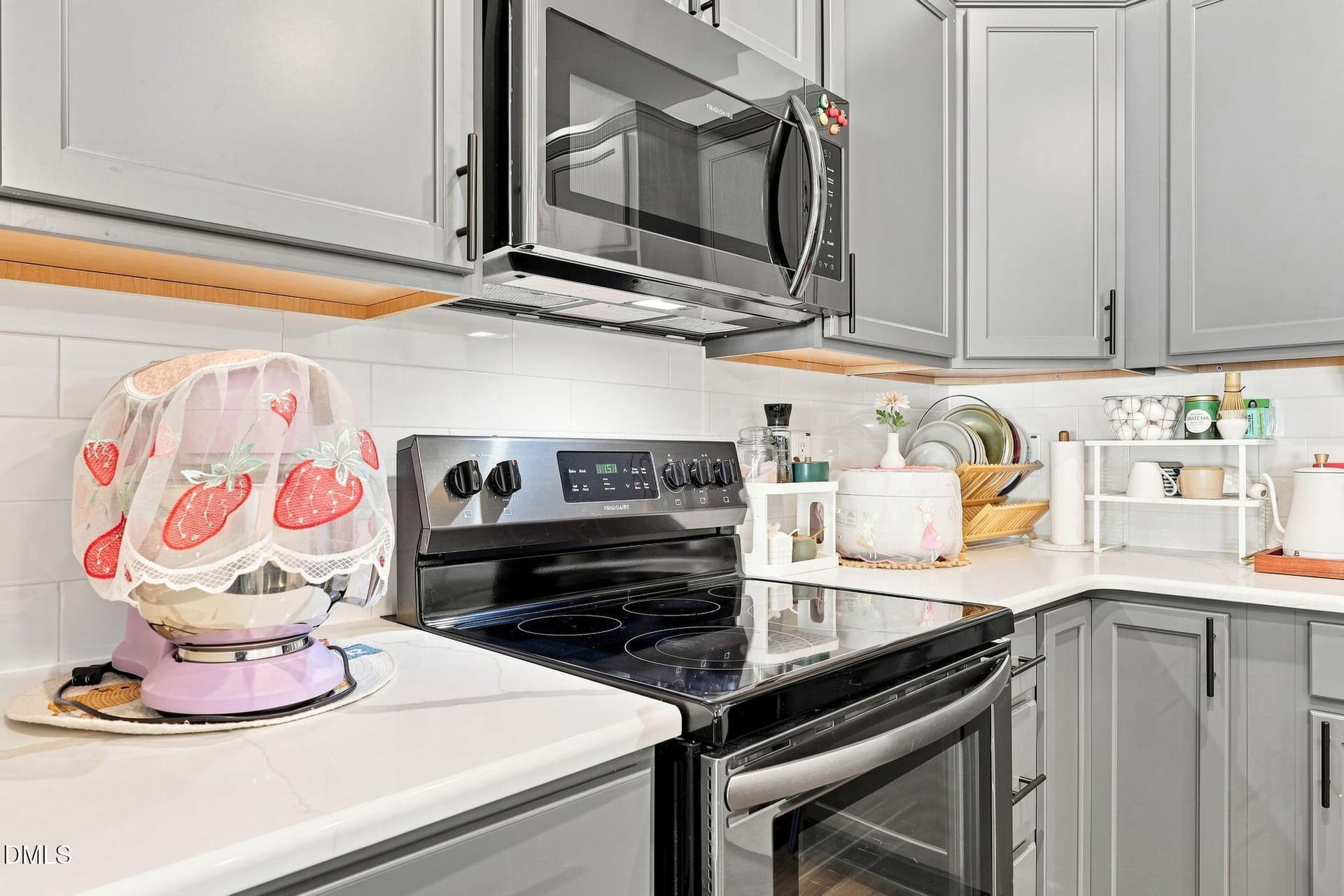 Electric Range & Microwave - 234 Shingle Oak Road, Wake Forest, NC 27587
