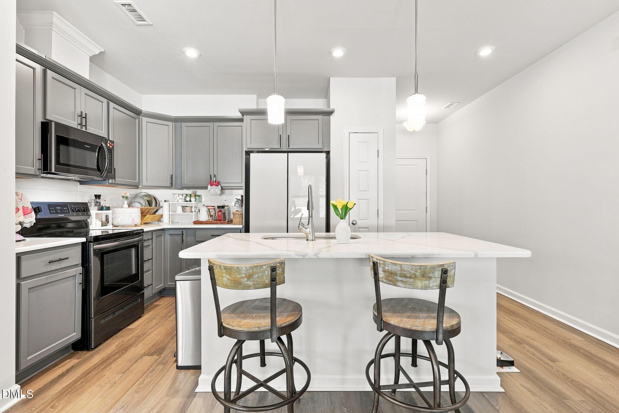 Quartz Breakfast Bar-Island - 234 Shingle Oak Road, Wake Forest, NC 27587, Wake Forest
