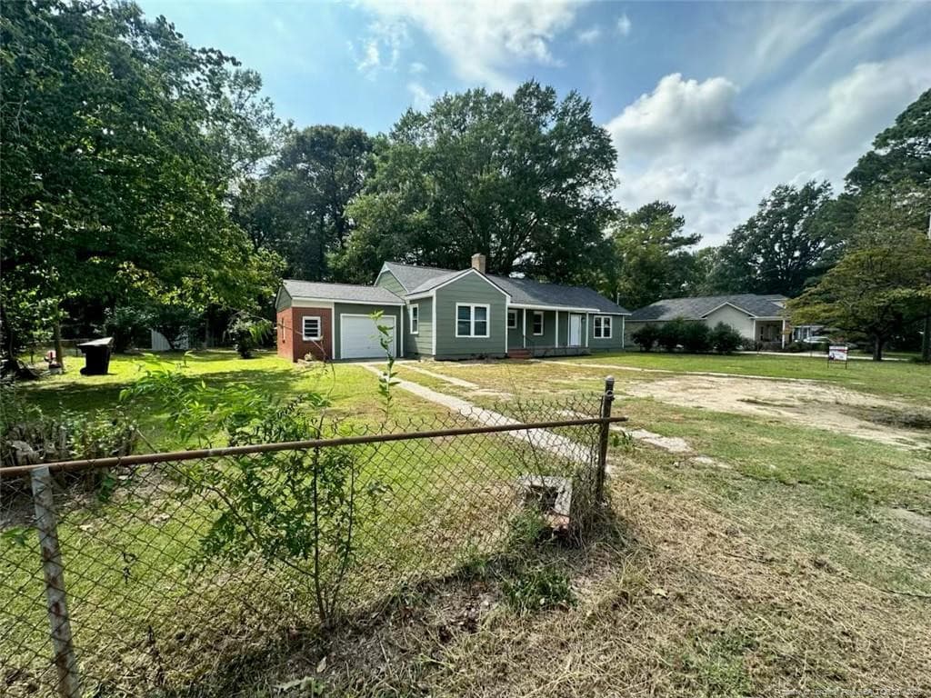 Photo 2 - 506 Stetson Street, Clinton, NC 28323